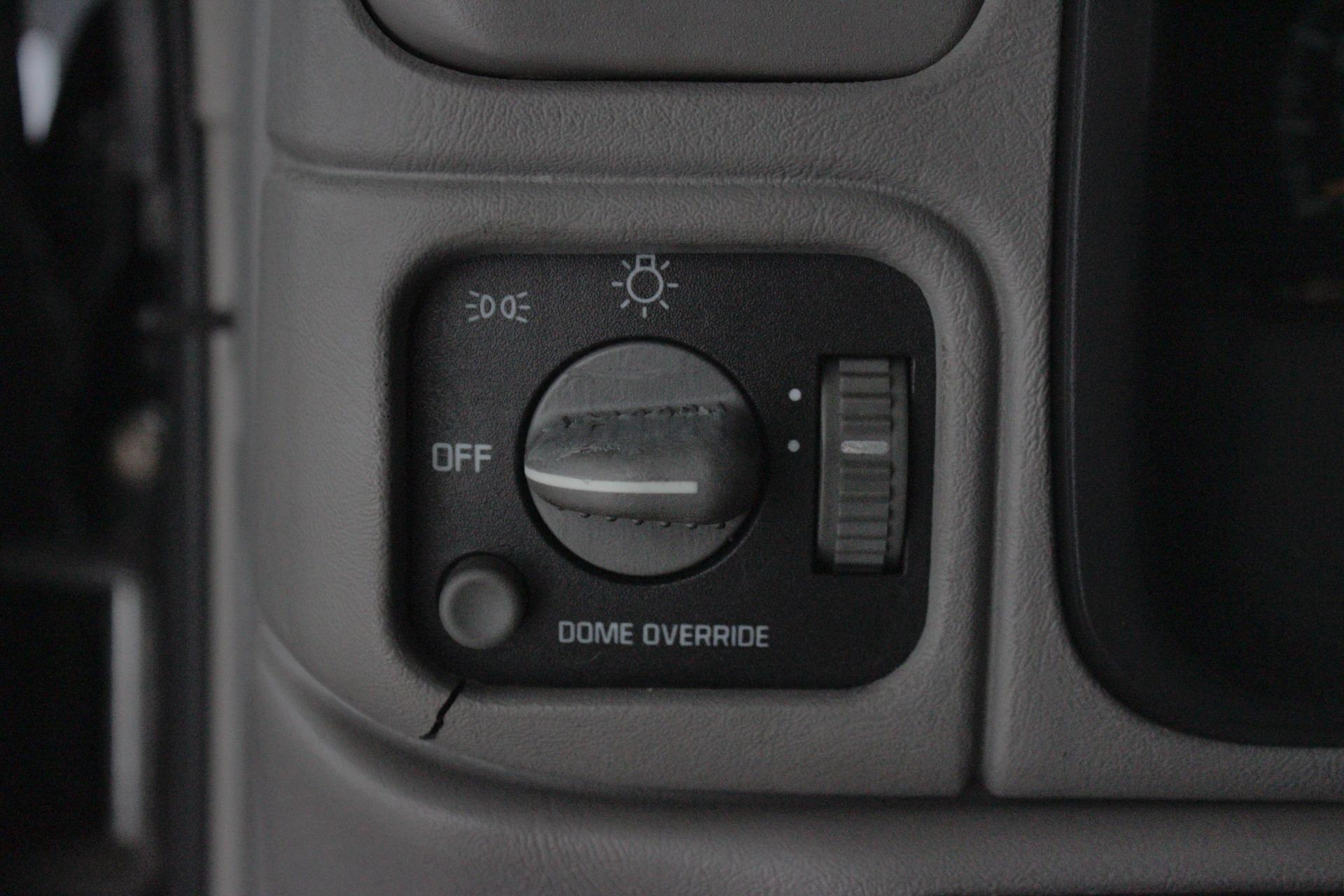 1999 Chevrolet Tahoe 34