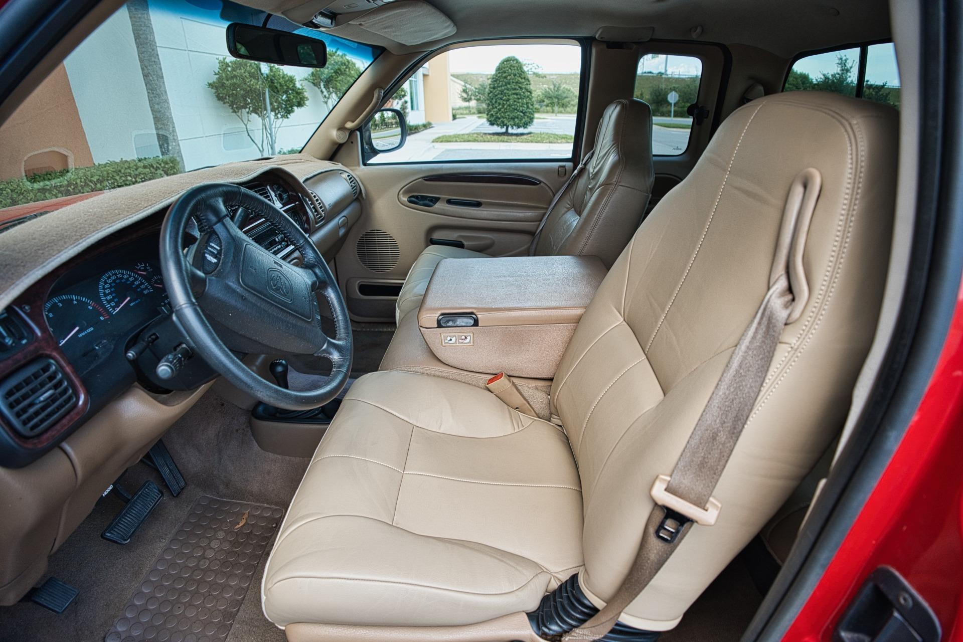 2001 Dodge RAM 1500 ST 40
