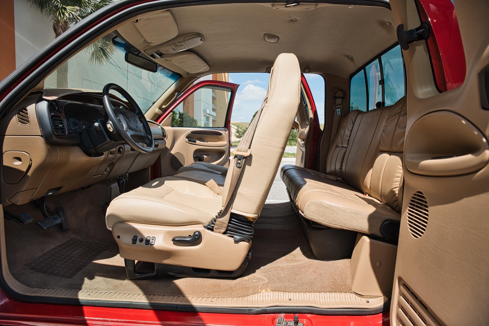 2001 Dodge RAM 1500 ST 68