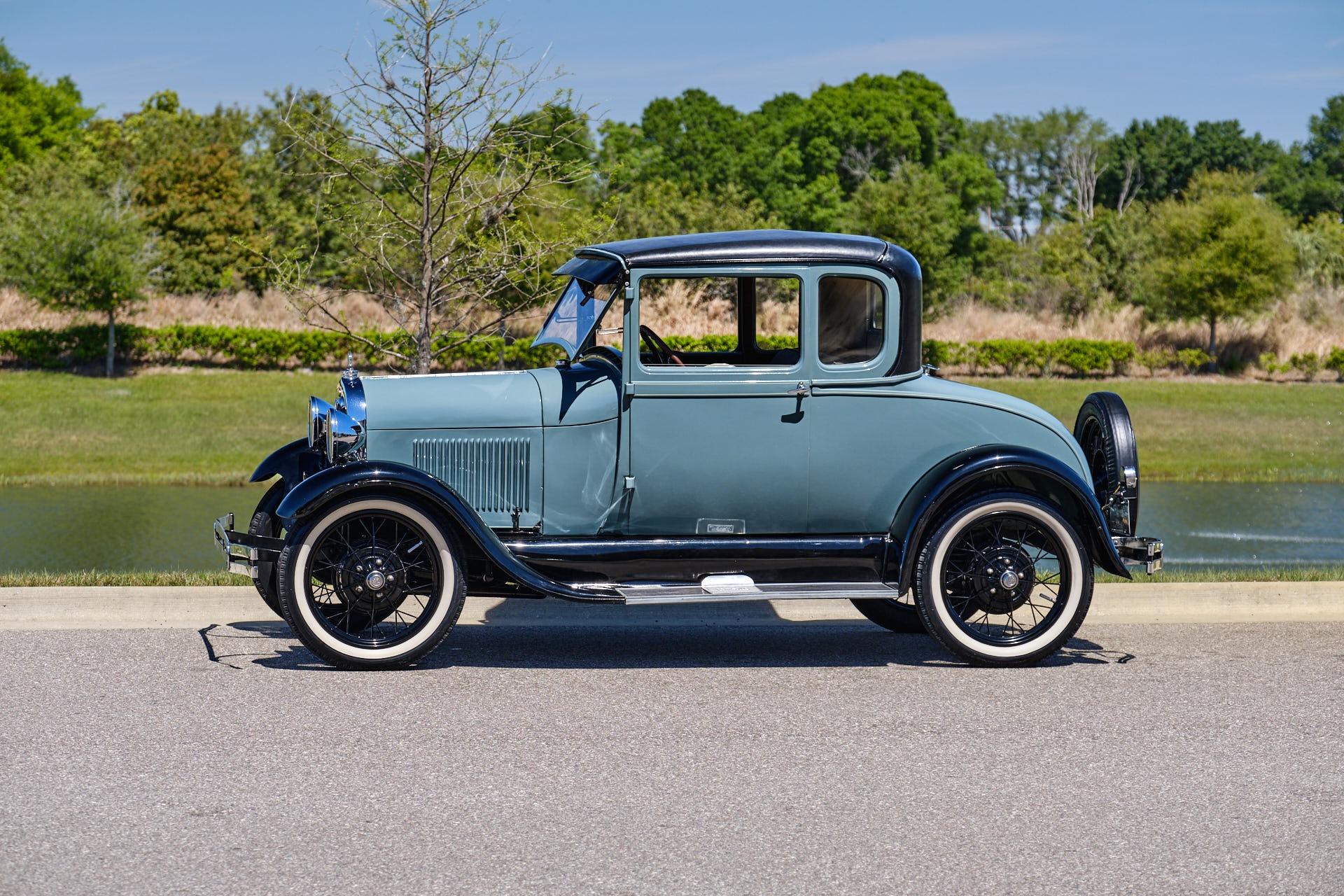 1928 Ford  Model A 104