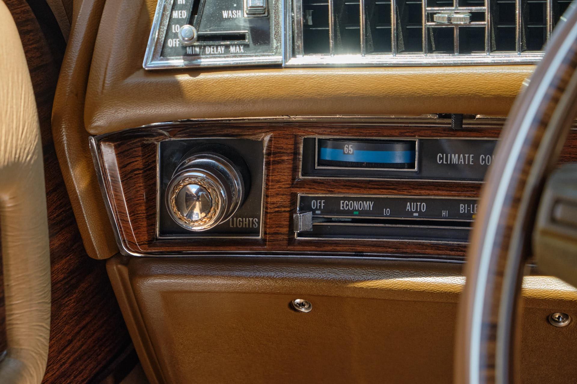 1976 Cadillac  Coupe Deville 46