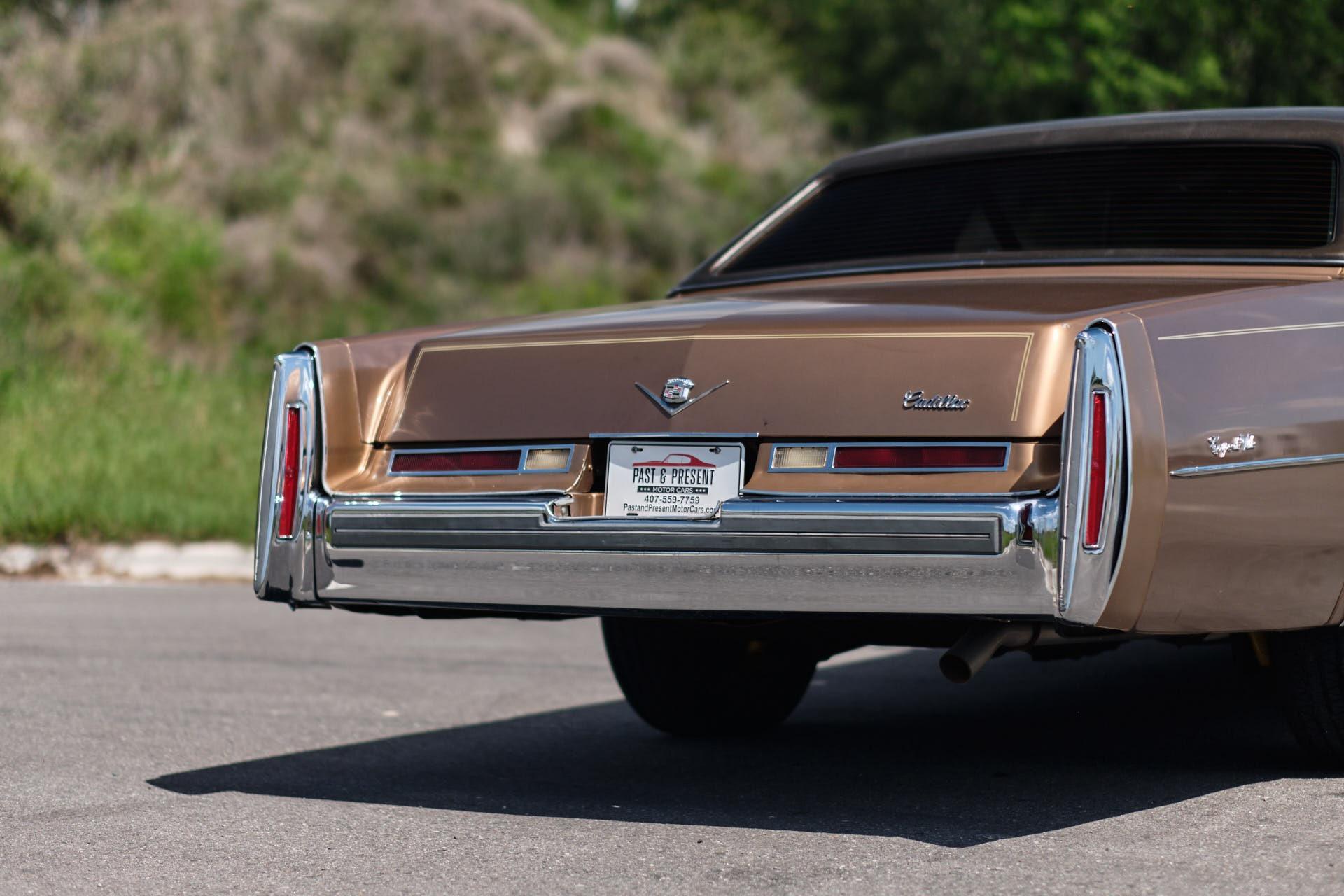 1976 Cadillac  Coupe Deville 122