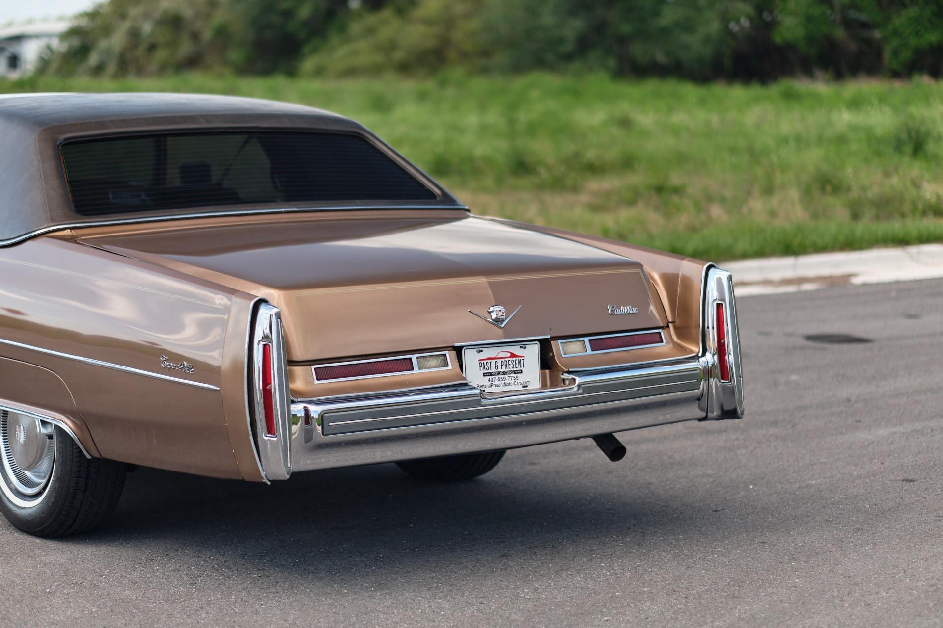 1976 Cadillac  Coupe Deville 102