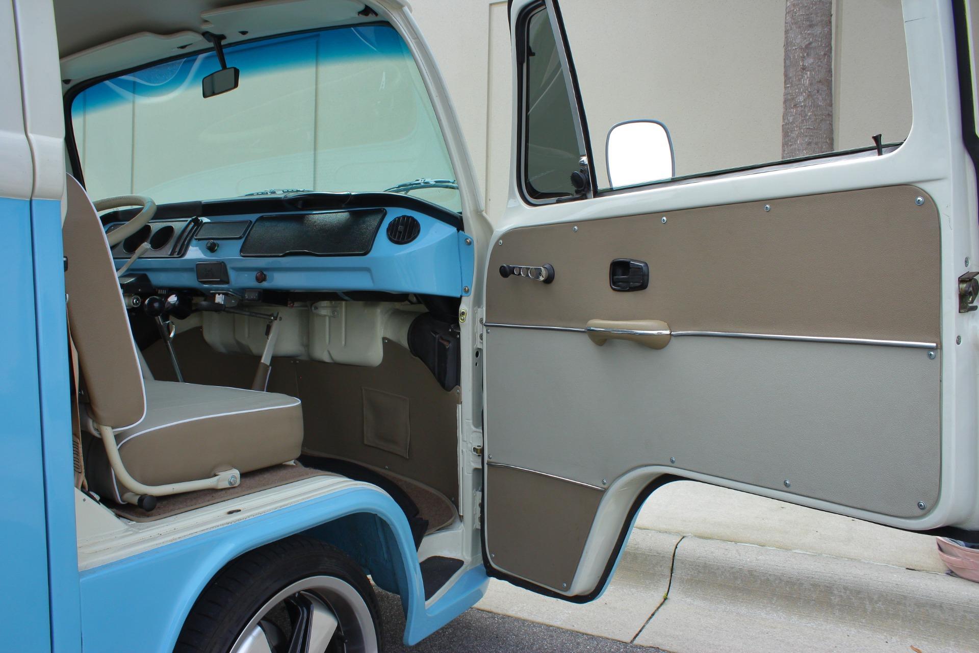 1995 Volkswagen Bus 52
