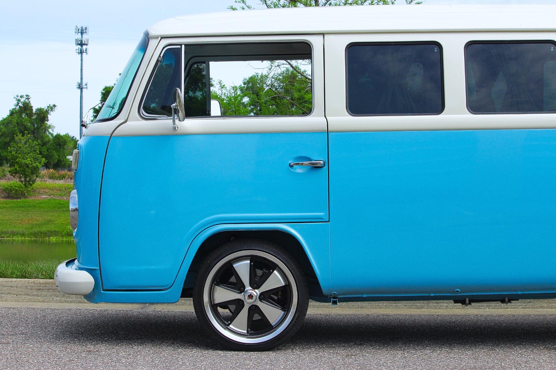 1995 Volkswagen Bus 24