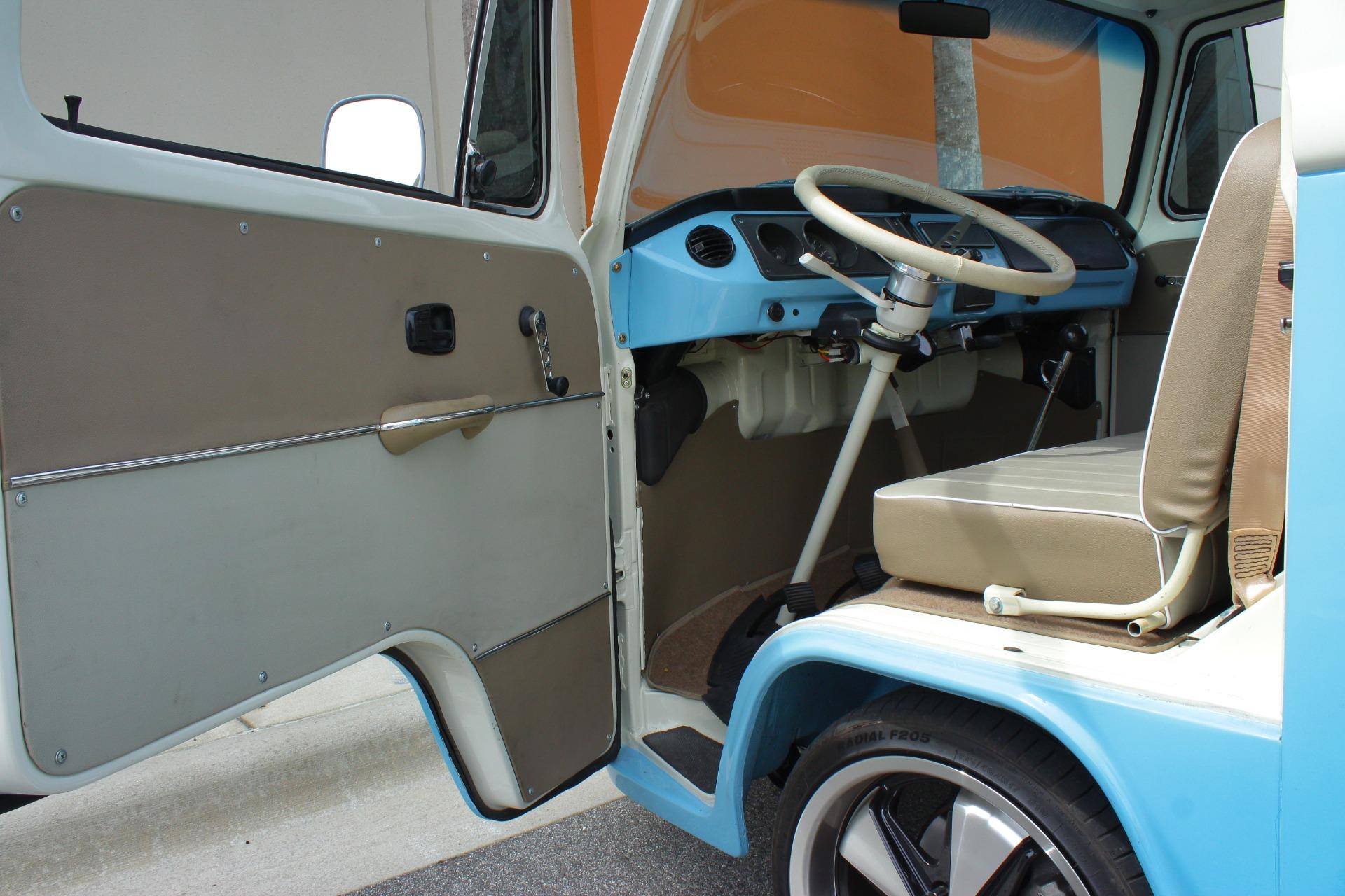 1995 Volkswagen Bus 46