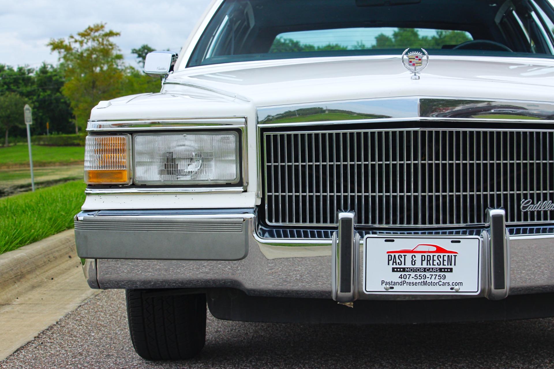 1990 Cadillac Brougham 34