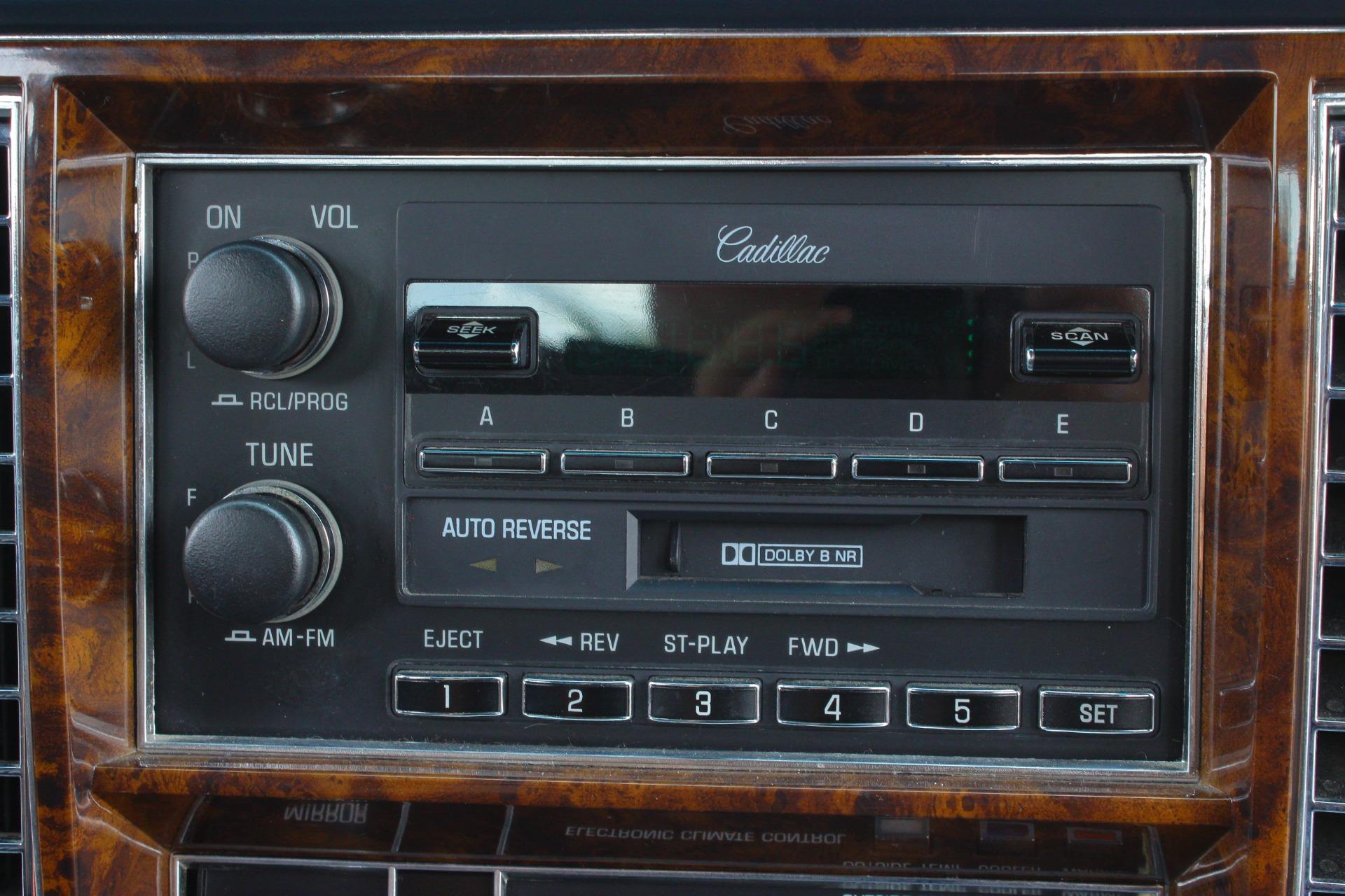 1990 Cadillac Brougham 77