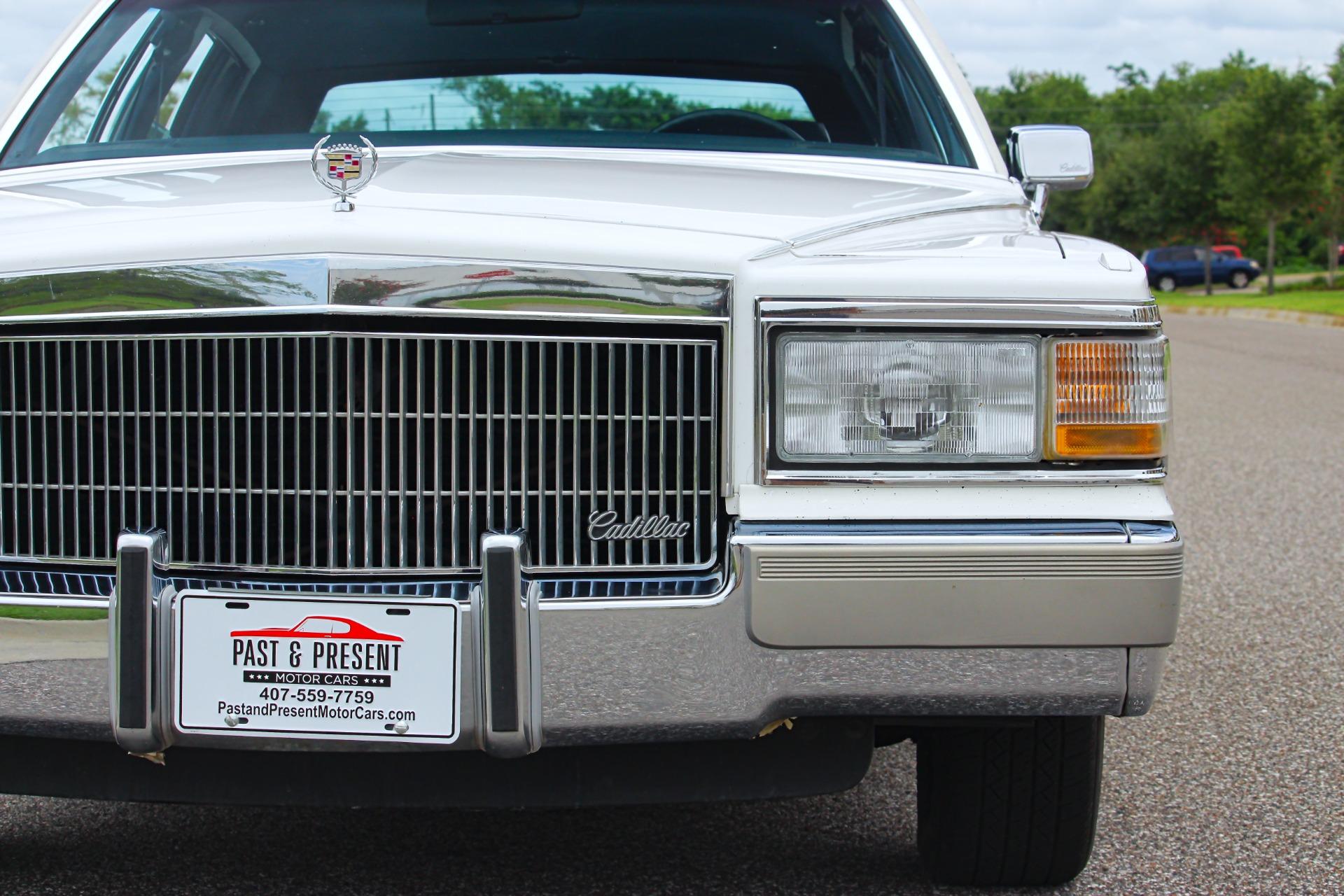 1990 Cadillac Brougham 33