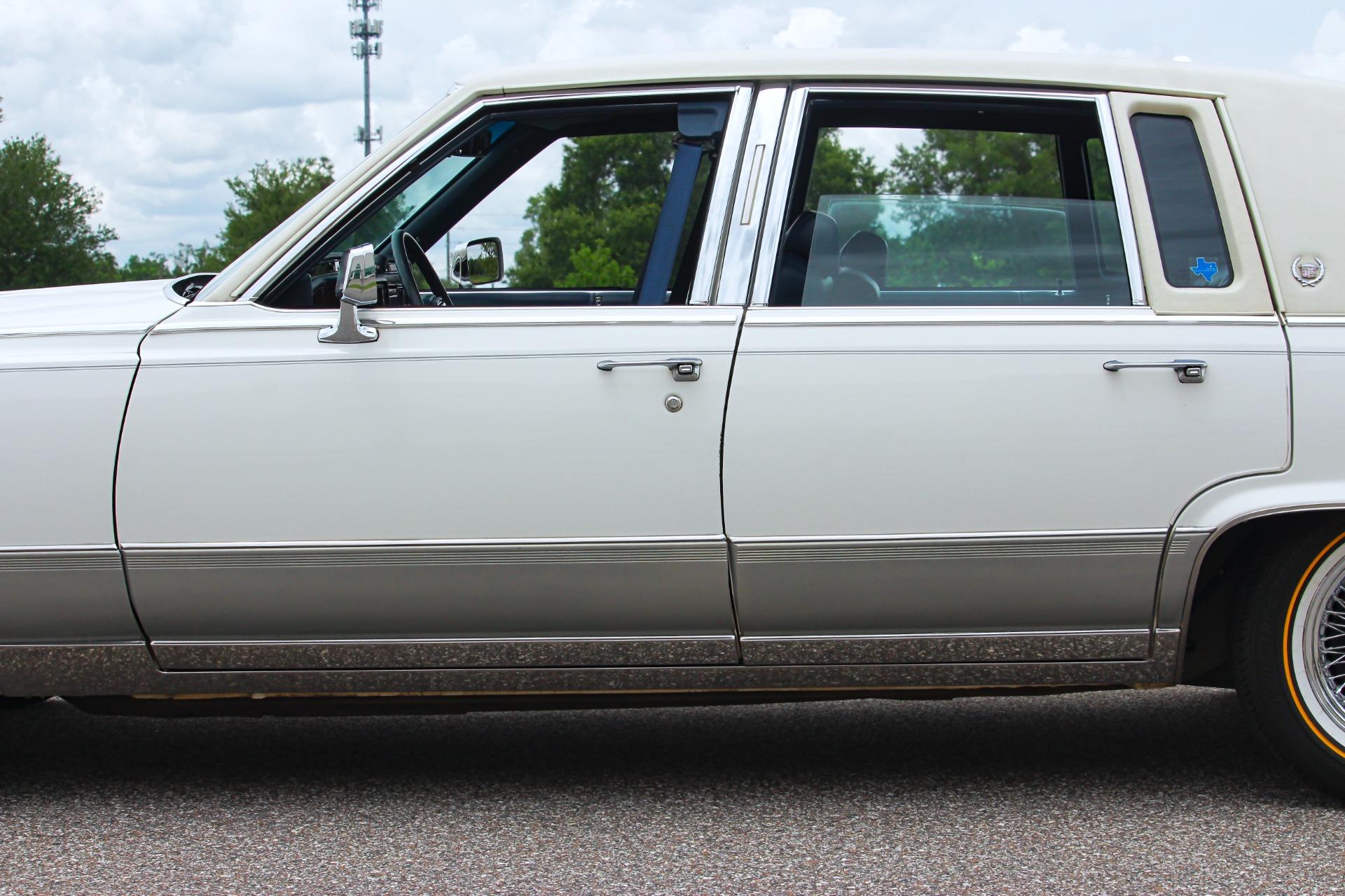 1990 Cadillac Brougham 29