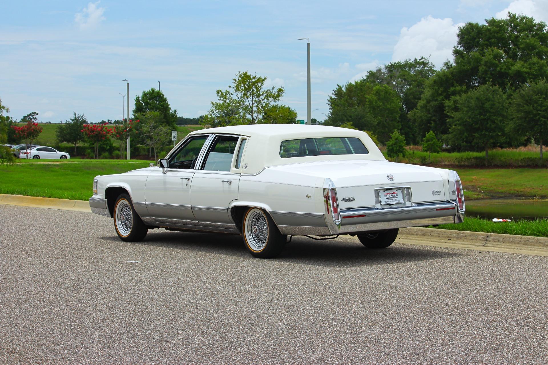 1990 Cadillac Brougham 21