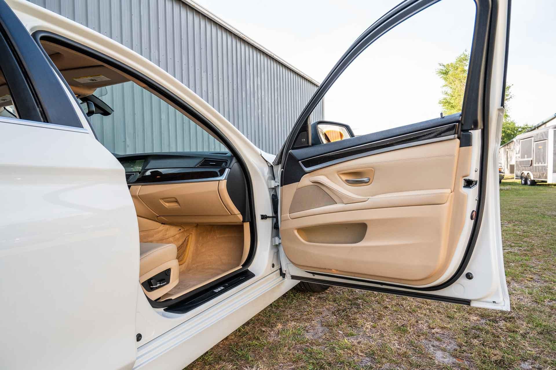 2011 BMW 528i 22