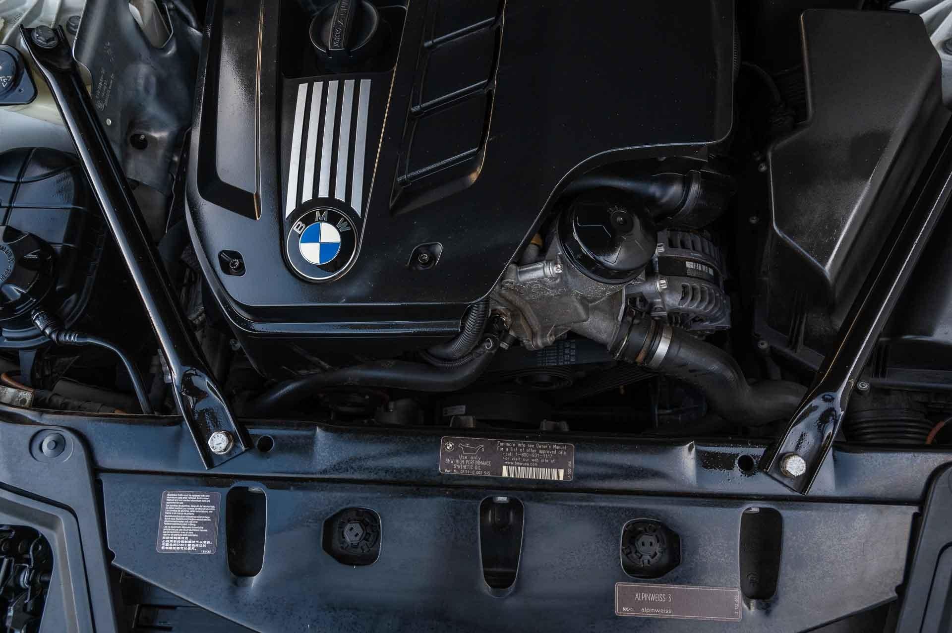 2011 BMW 528i 44