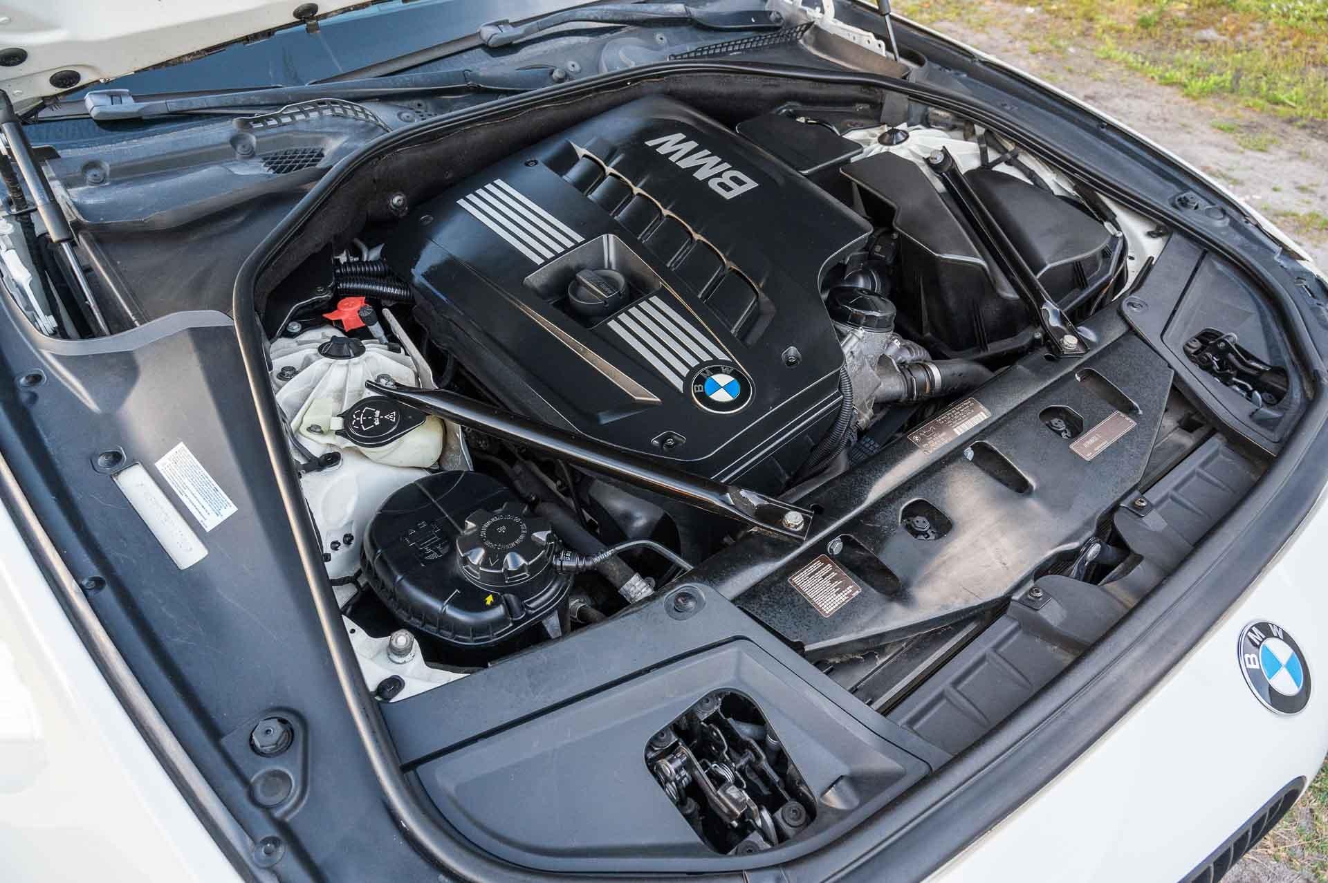 2011 BMW 528i 36