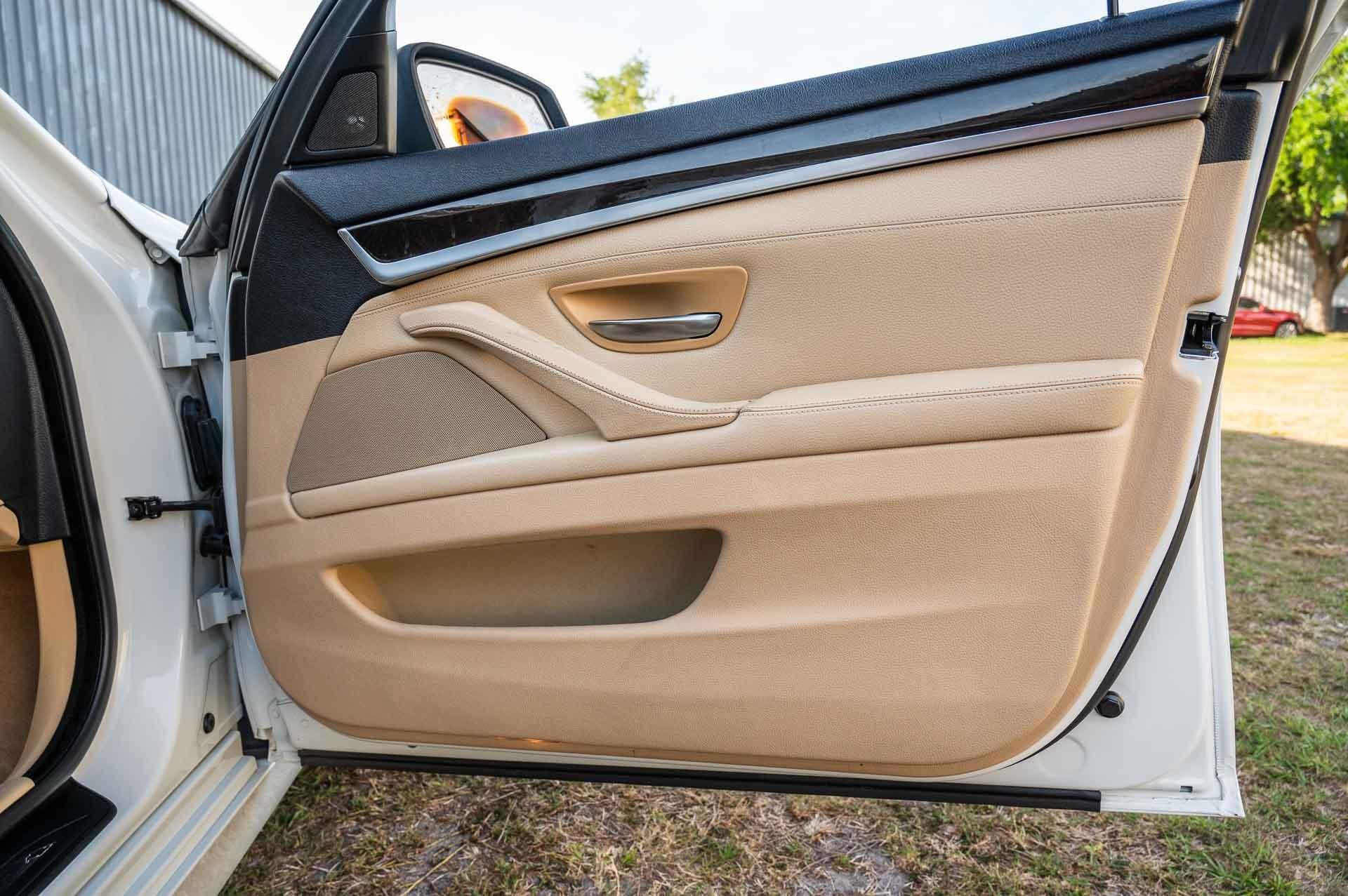 2011 BMW 528i 23