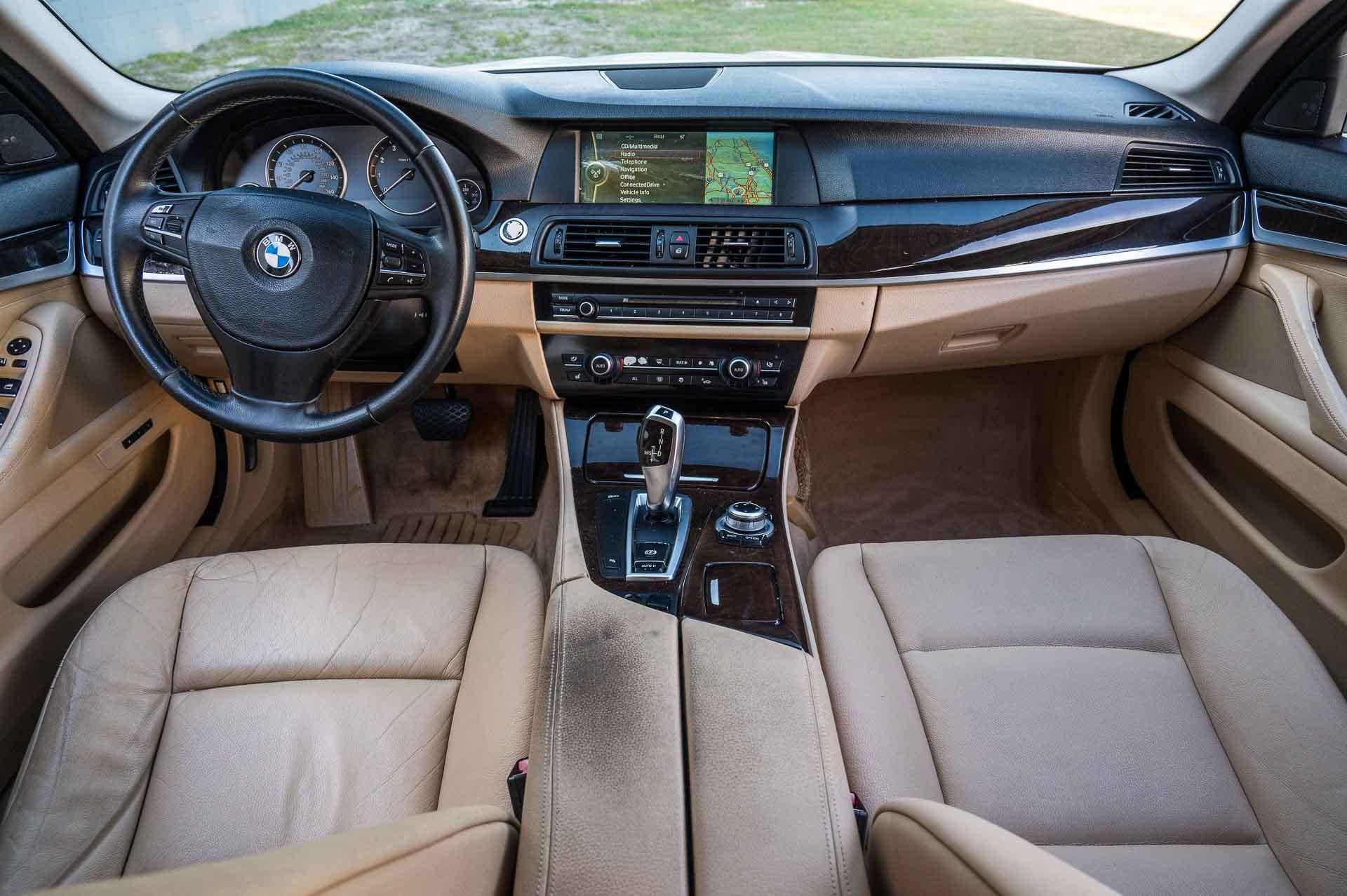 2011 BMW 528i 29