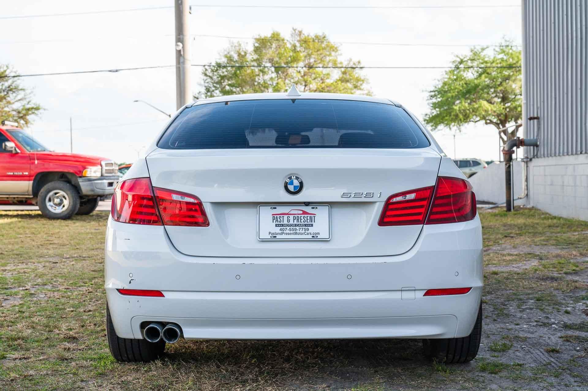 2011 BMW 528i 13