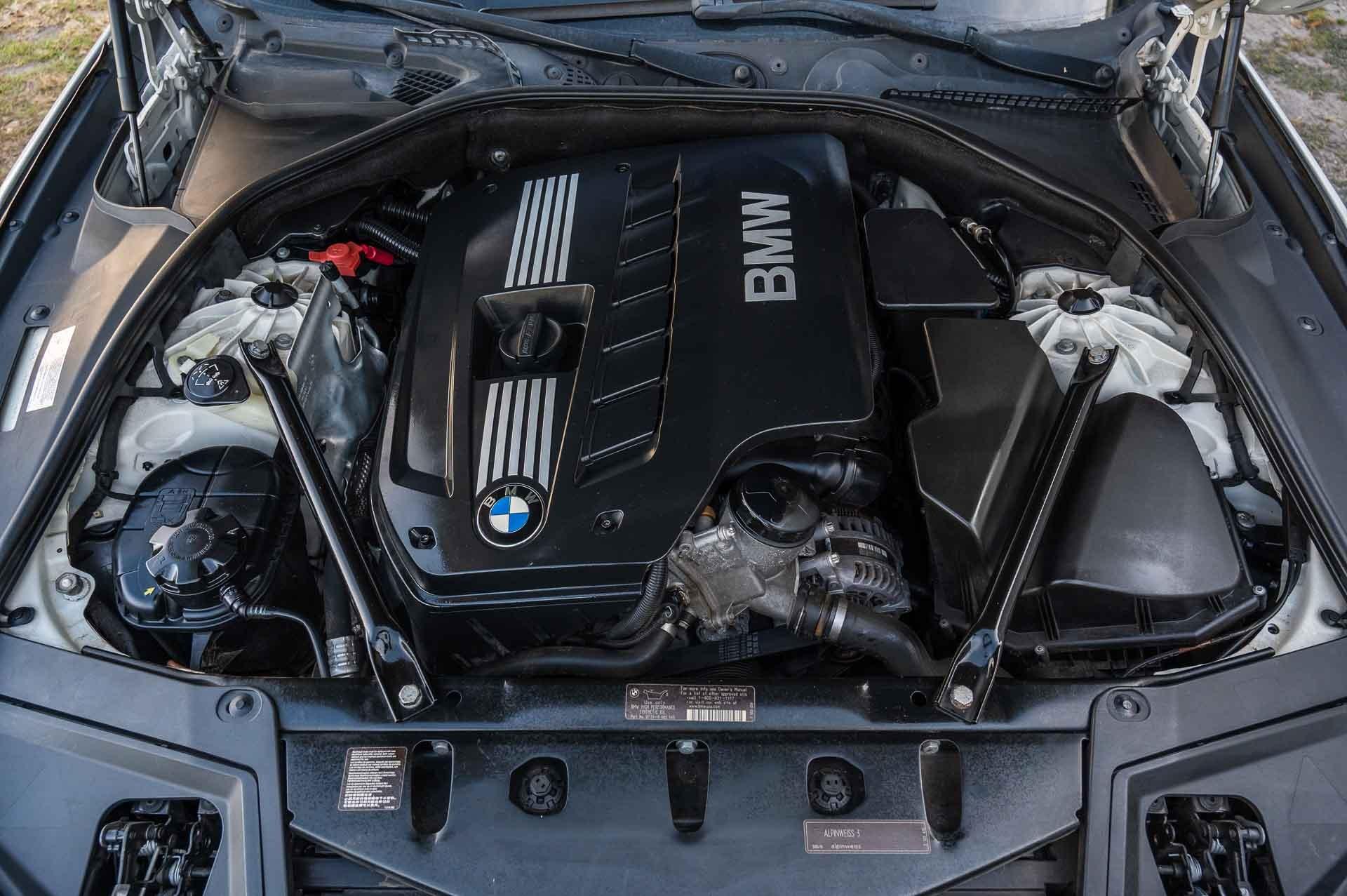 2011 BMW 528i 37