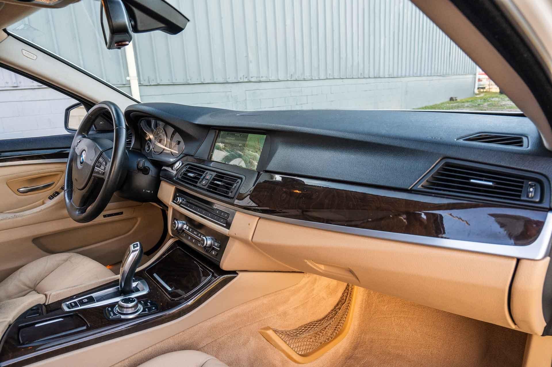 2011 BMW 528i 11