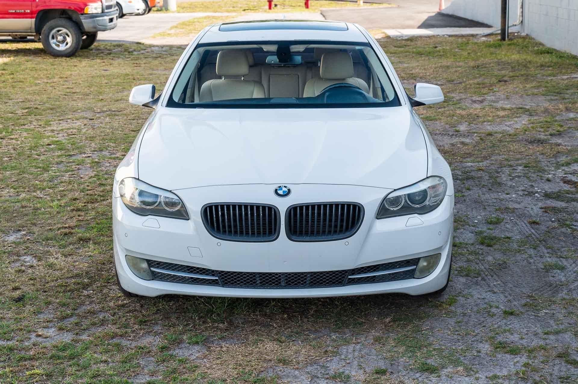 2011 BMW 528i 8