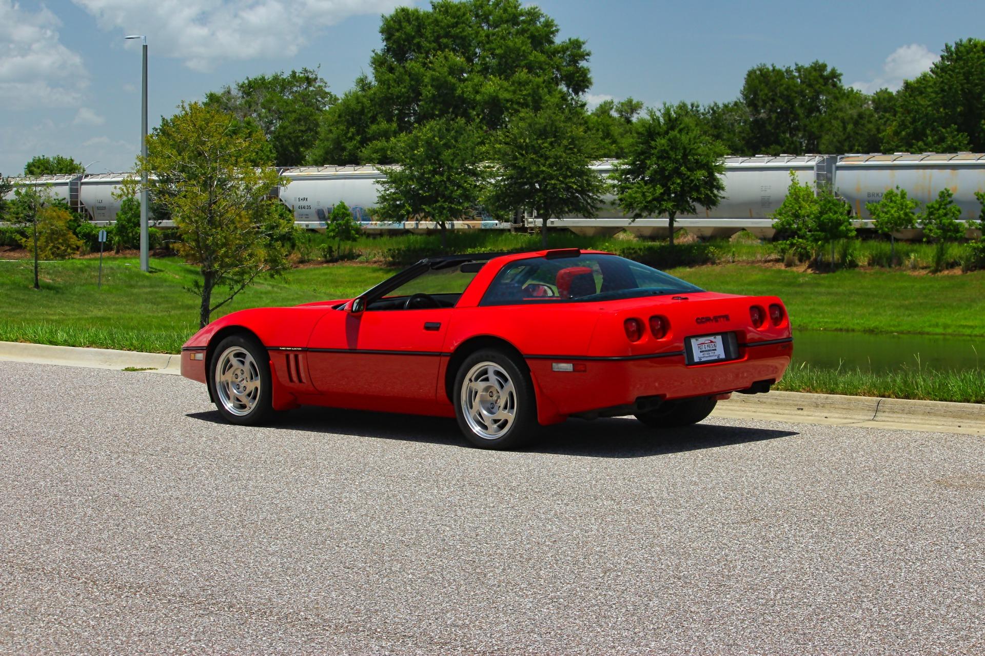 1990 Chevrolet Corvette ZR-1 18