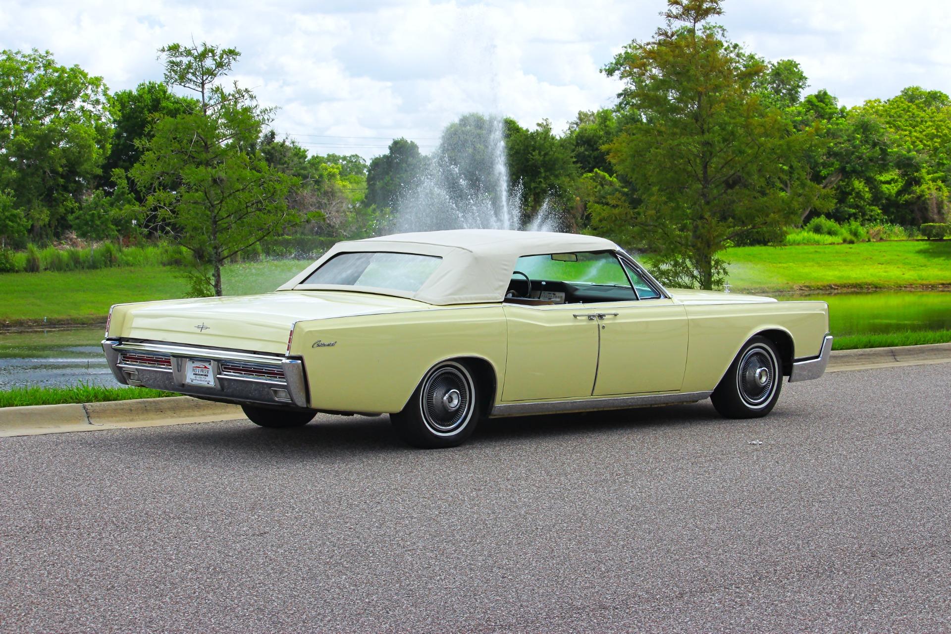 1967 Lincoln Continental 37