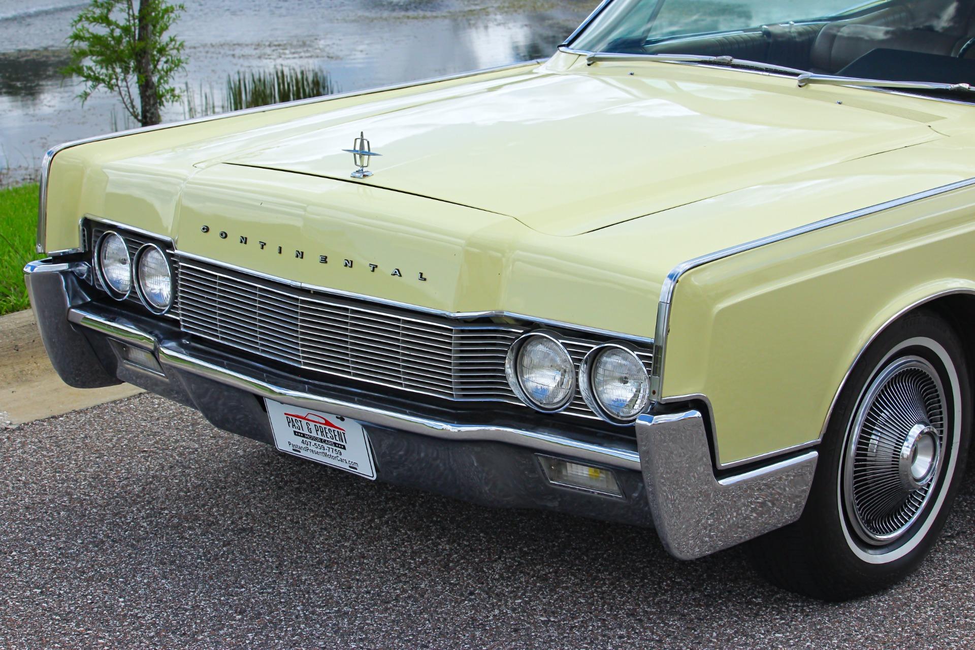 1967 Lincoln Continental 25