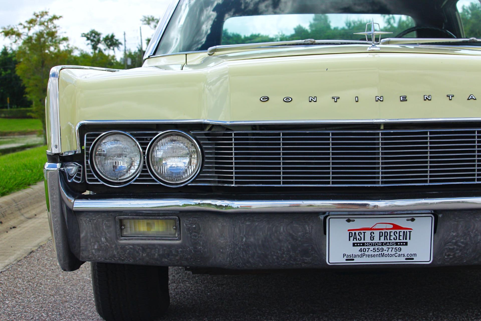1967 Lincoln Continental 28