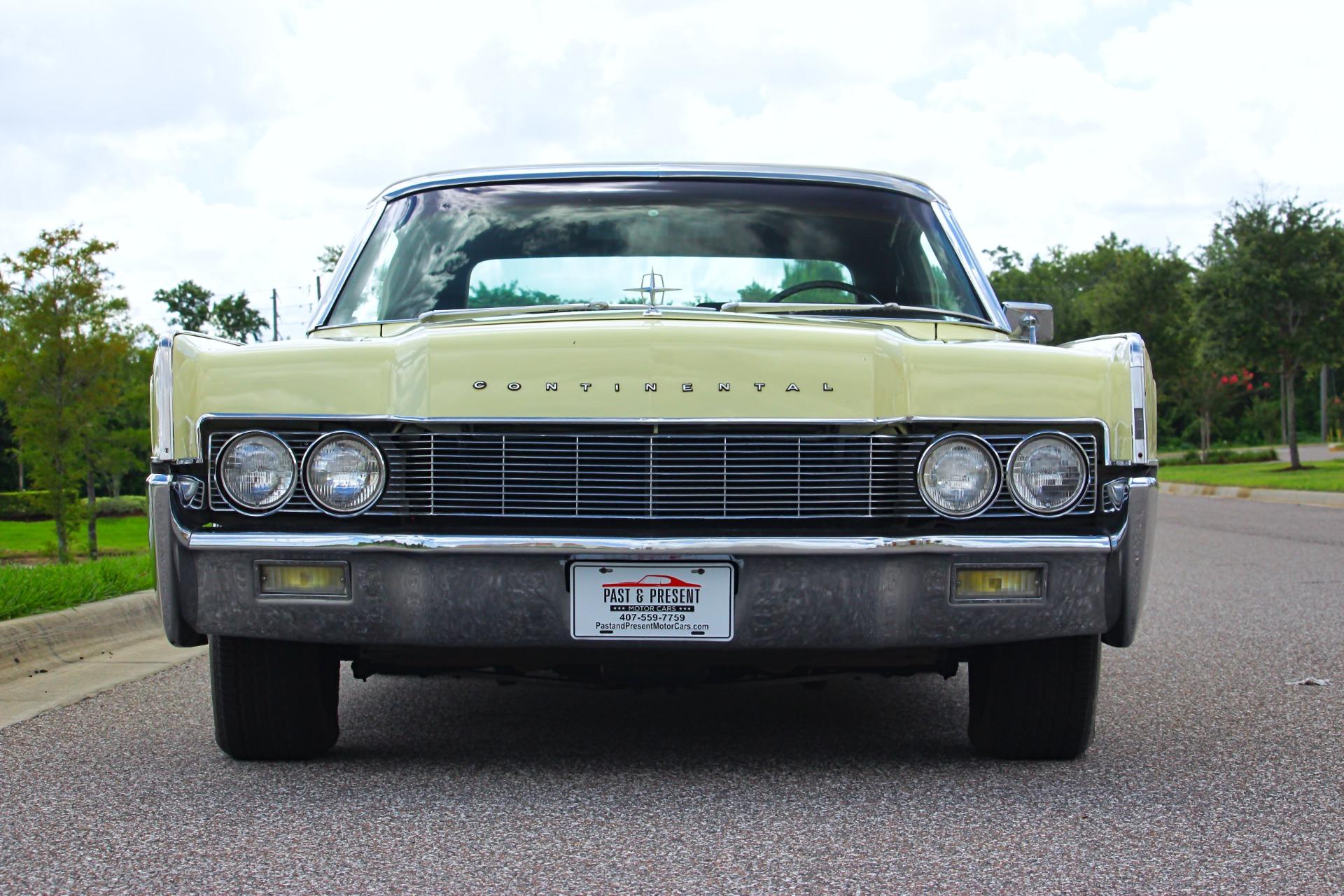 1967 Lincoln Continental 30