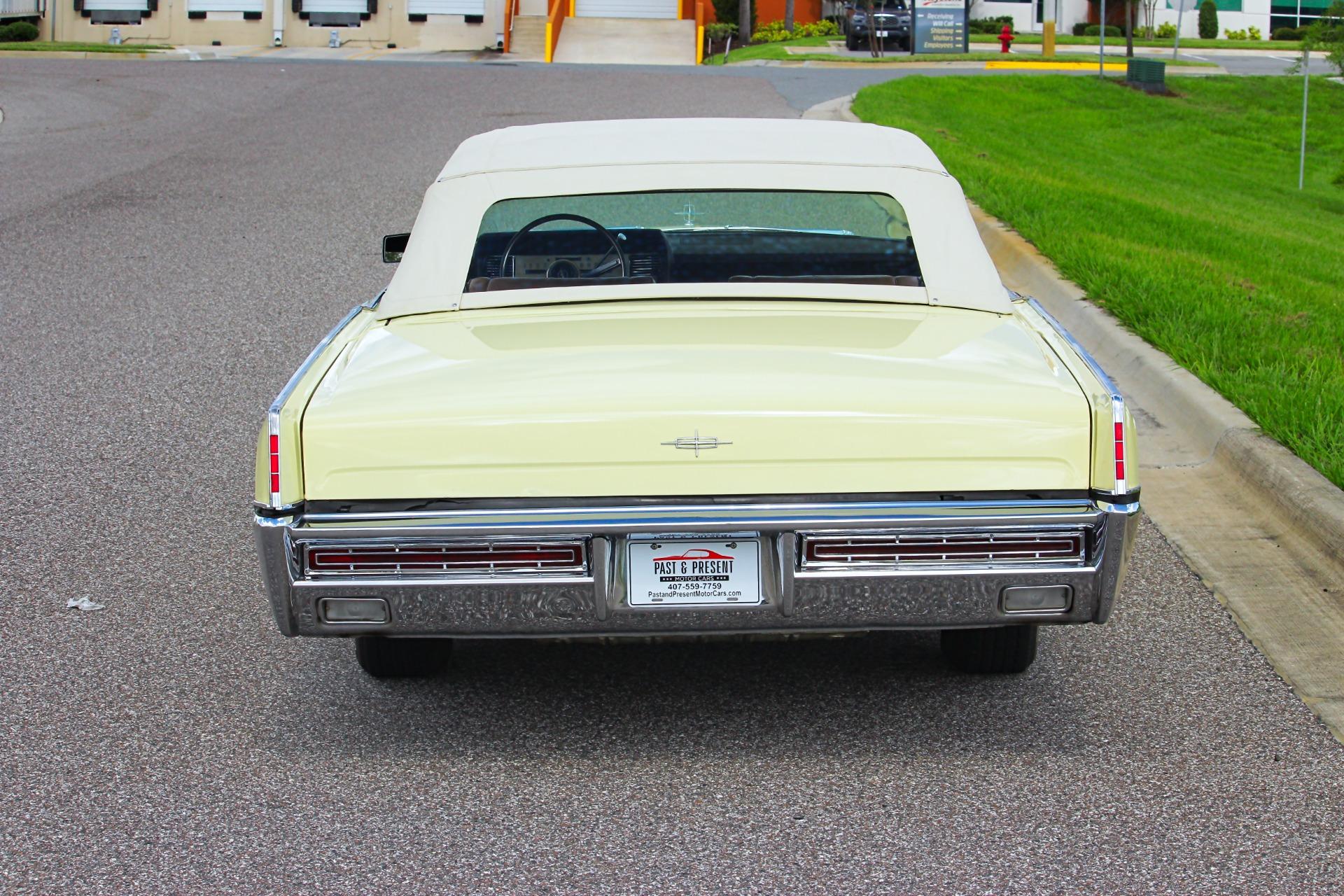 1967 Lincoln Continental 17