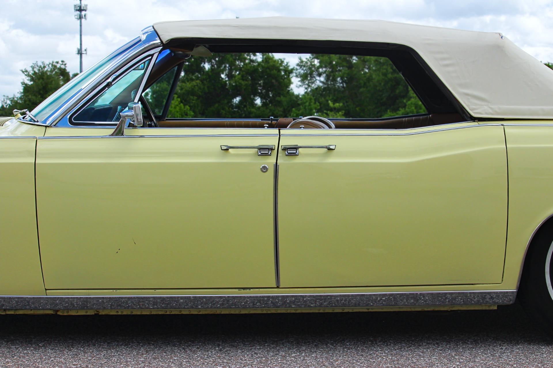 1967 Lincoln Continental 23