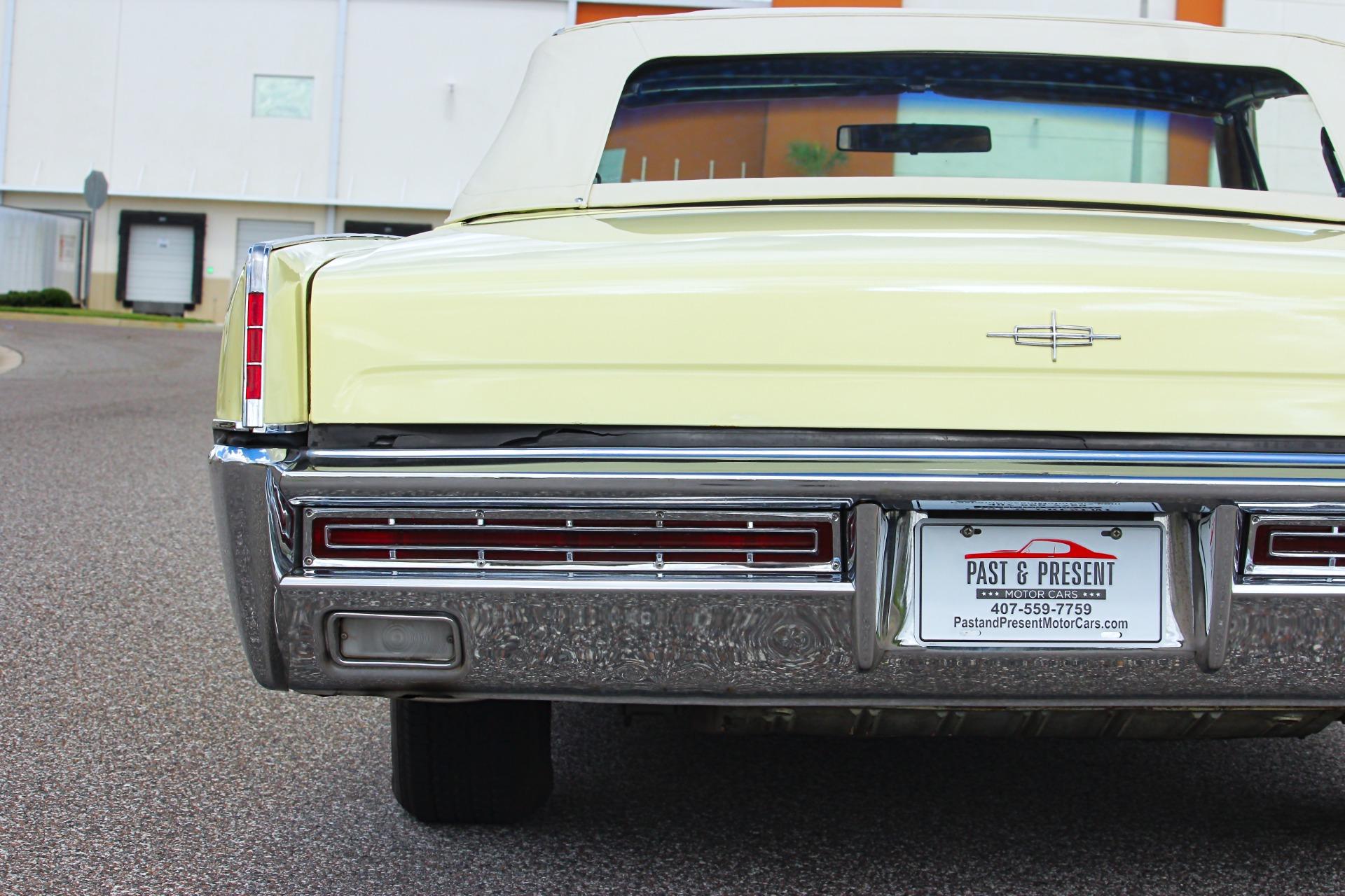 1967 Lincoln Continental 19