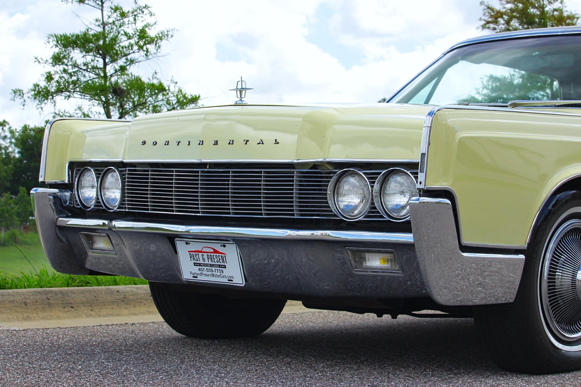 1967 Lincoln Continental 26