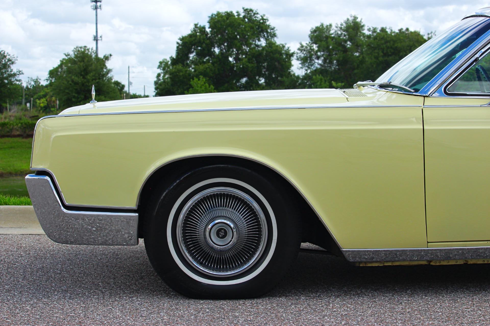 1967 Lincoln Continental 24