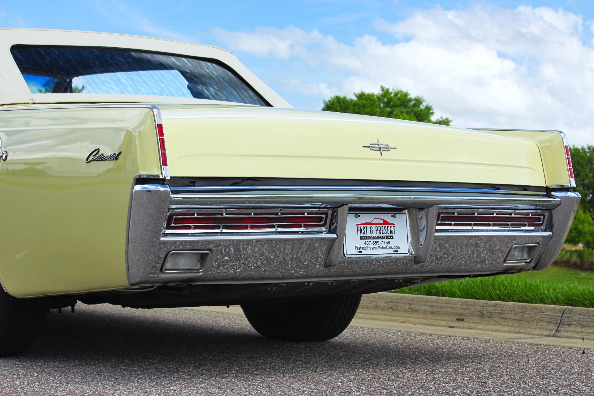 1967 Lincoln Continental 21