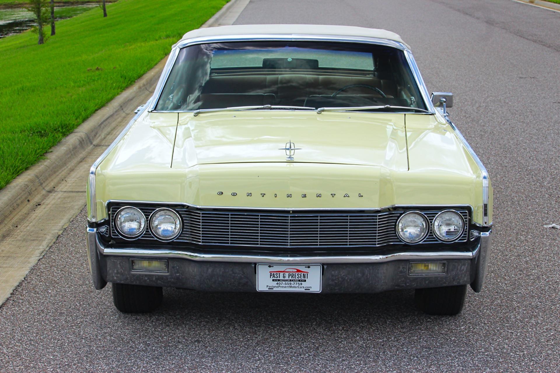1967 Lincoln Continental 29