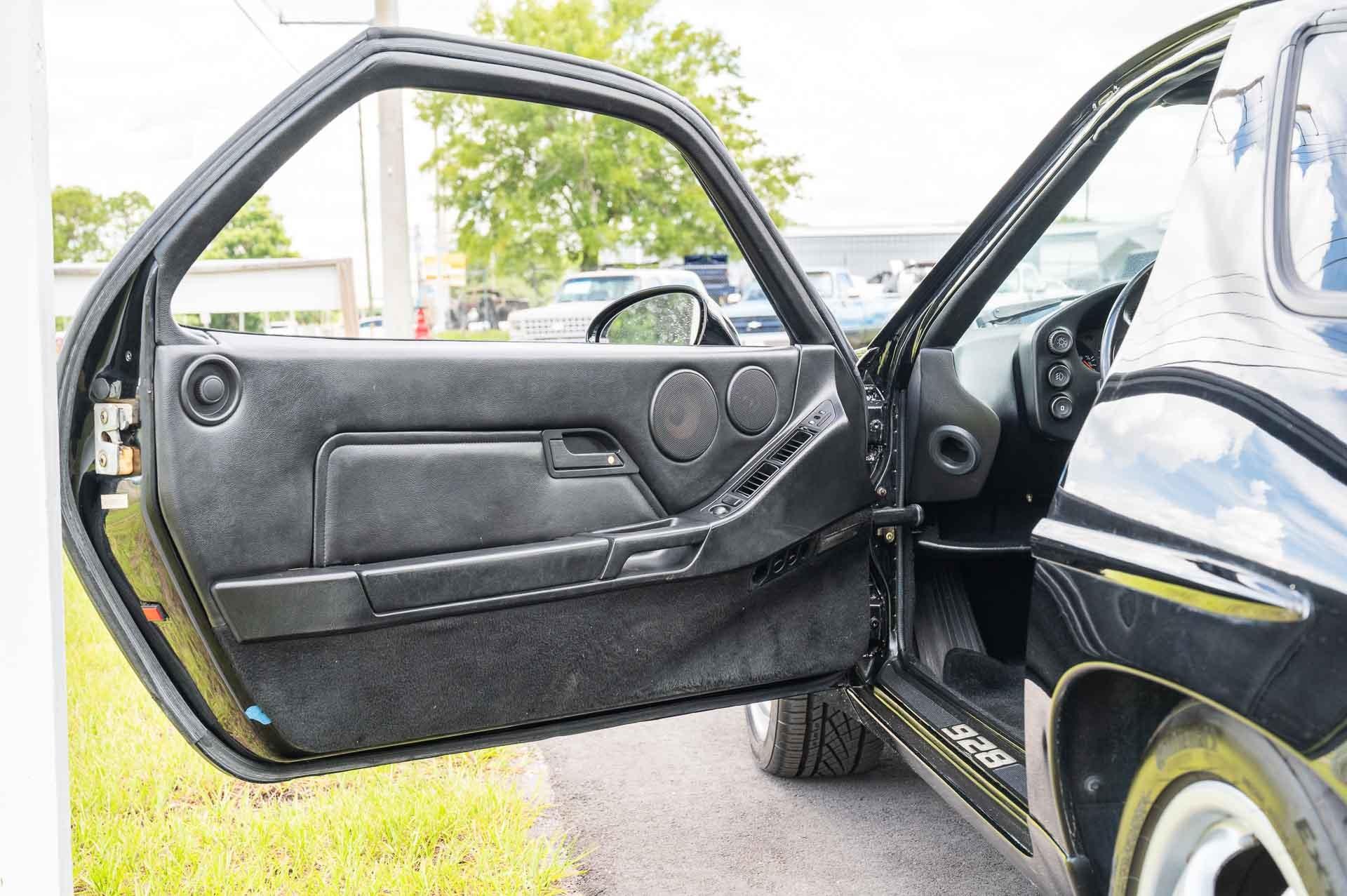 1988 Porsche 928 S4 44