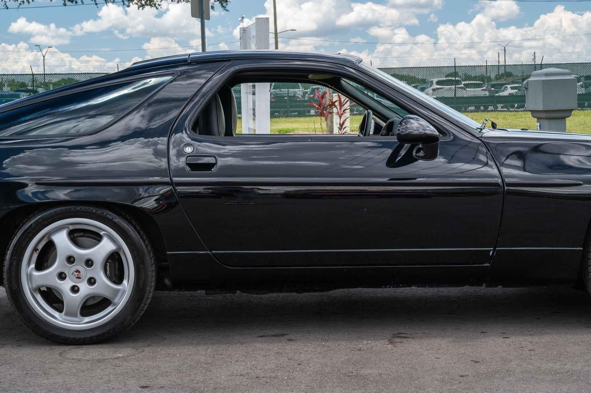 1988 Porsche 928 S4 36