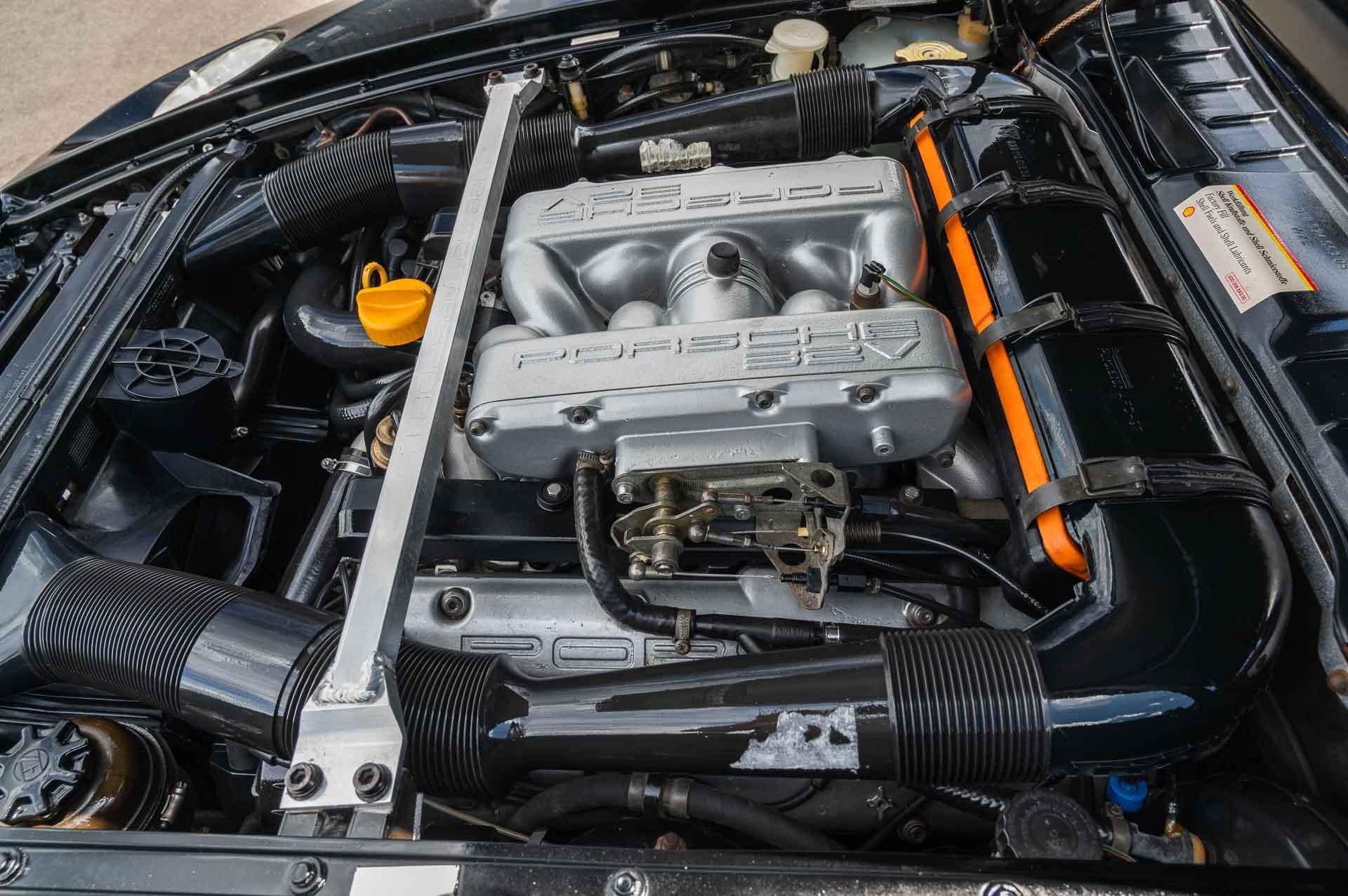 1988 Porsche 928 S4 14