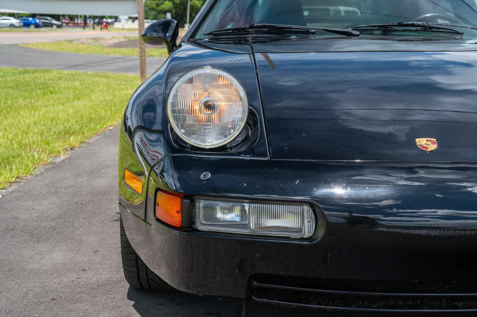 1988 Porsche 928 S4 29