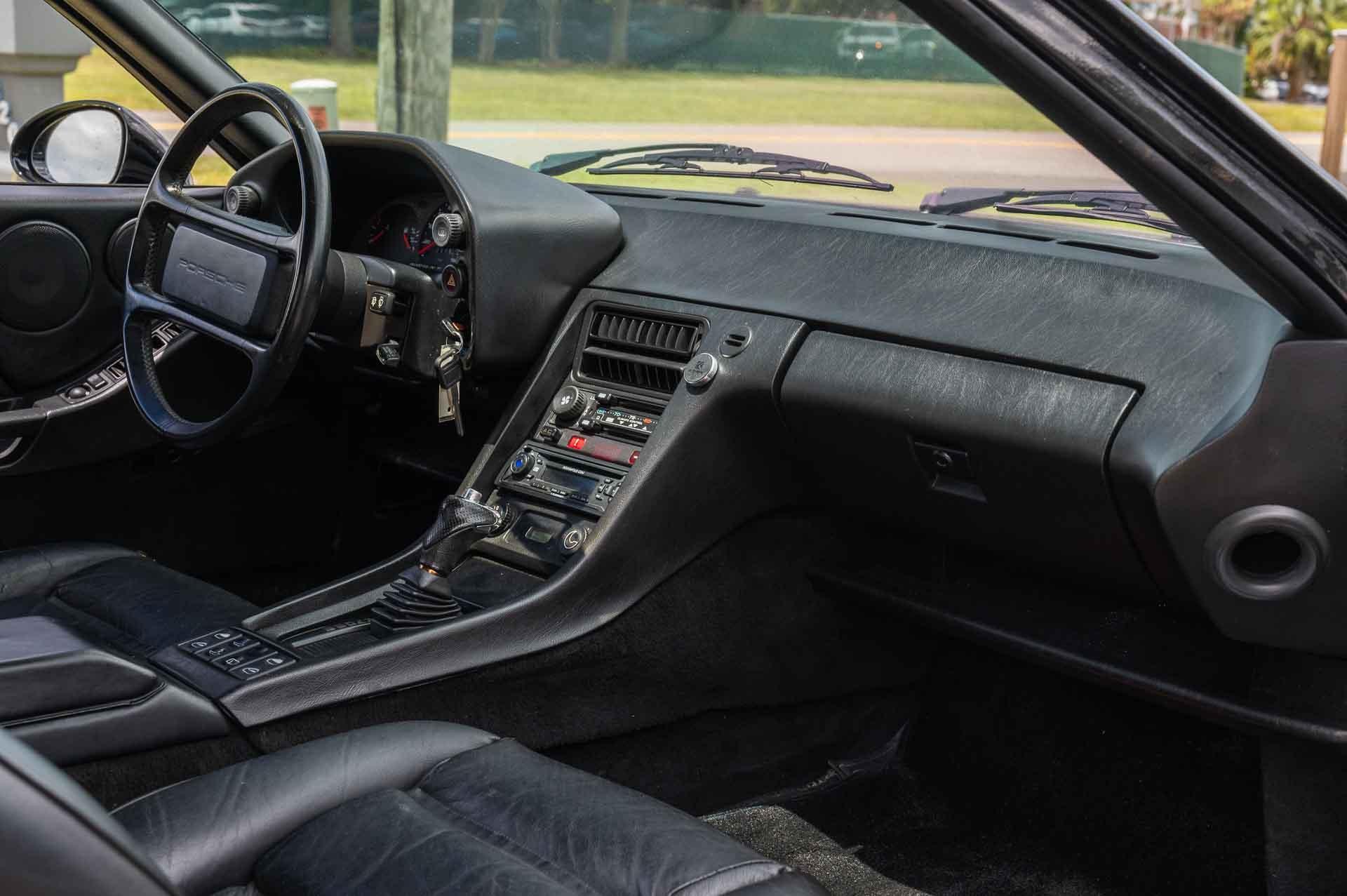 1988 Porsche 928 S4 10