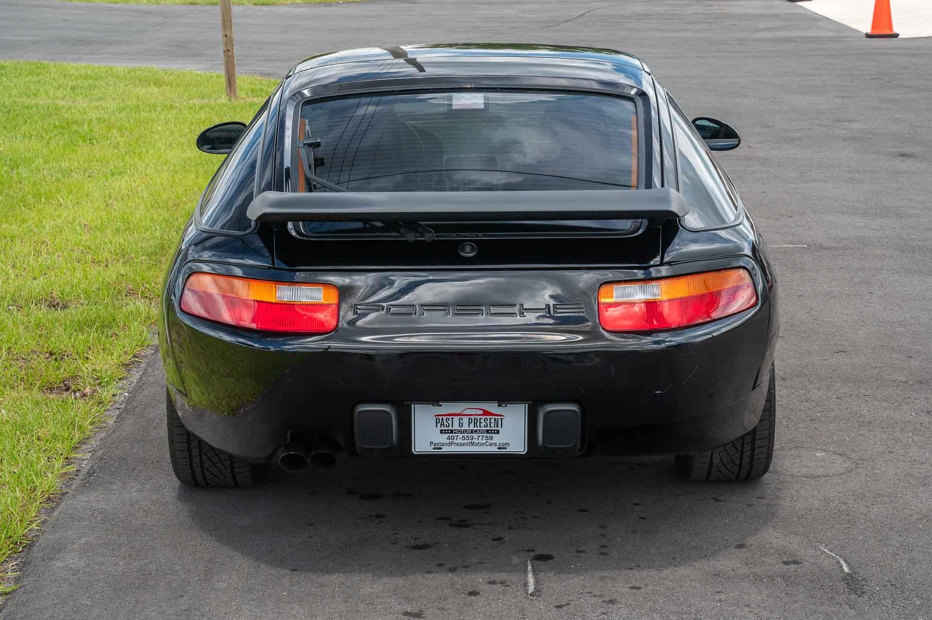 1988 Porsche 928 S4 40
