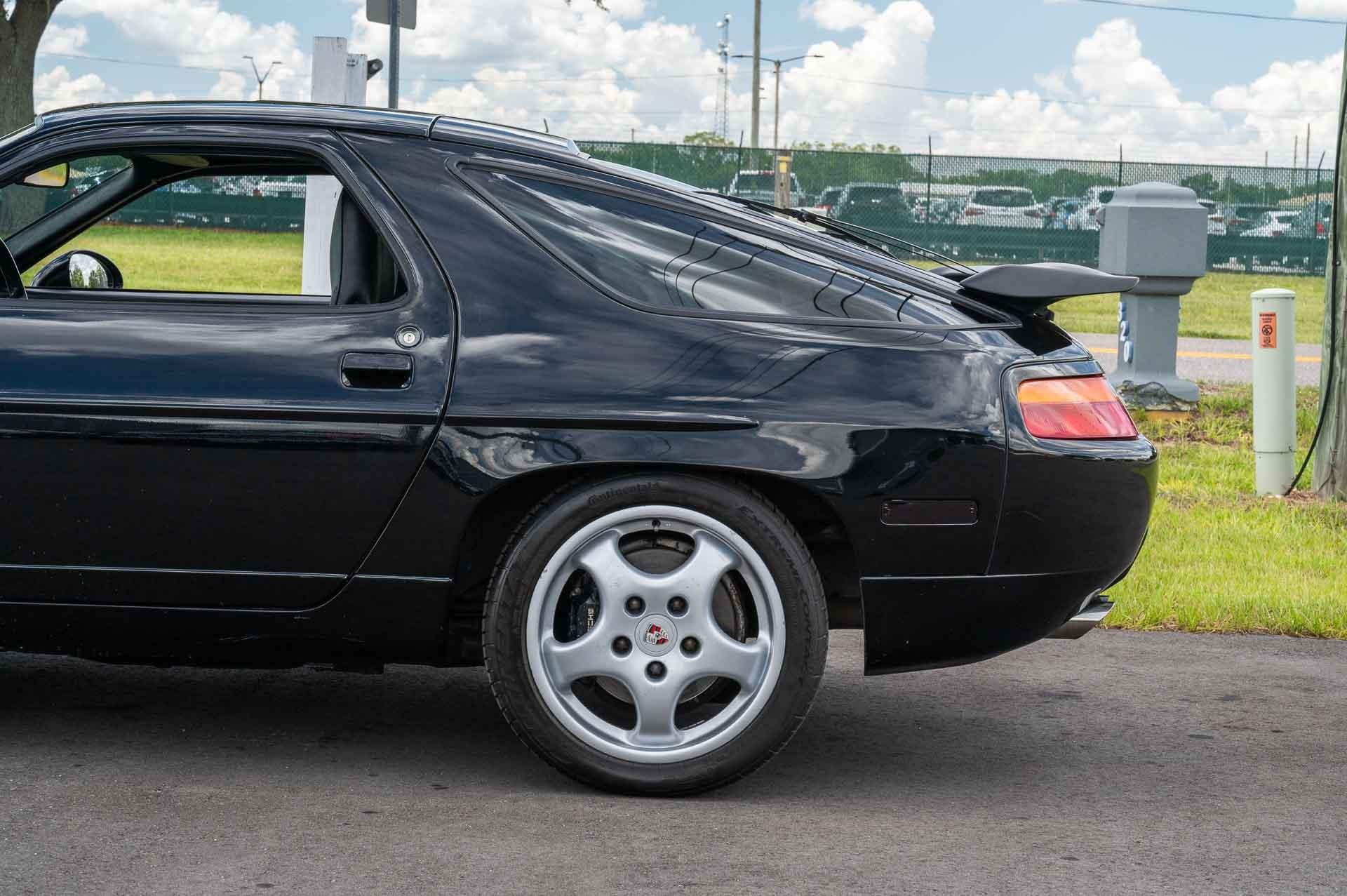 1988 Porsche 928 S4 19