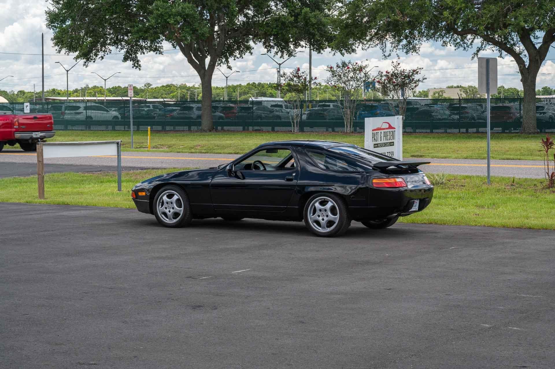 1988 Porsche 928 S4 16