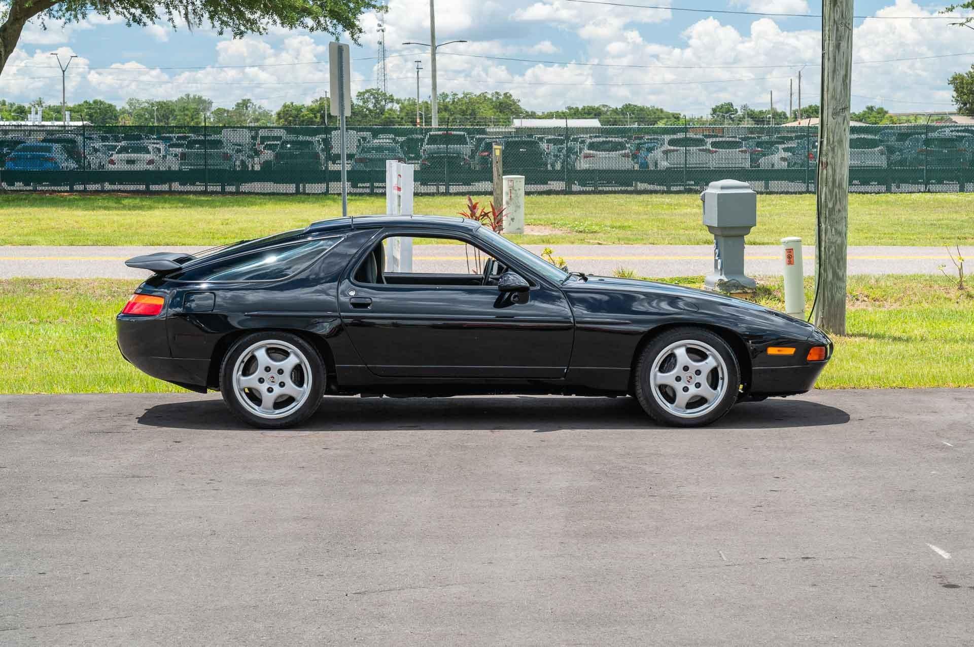 1988 Porsche 928 S4 5