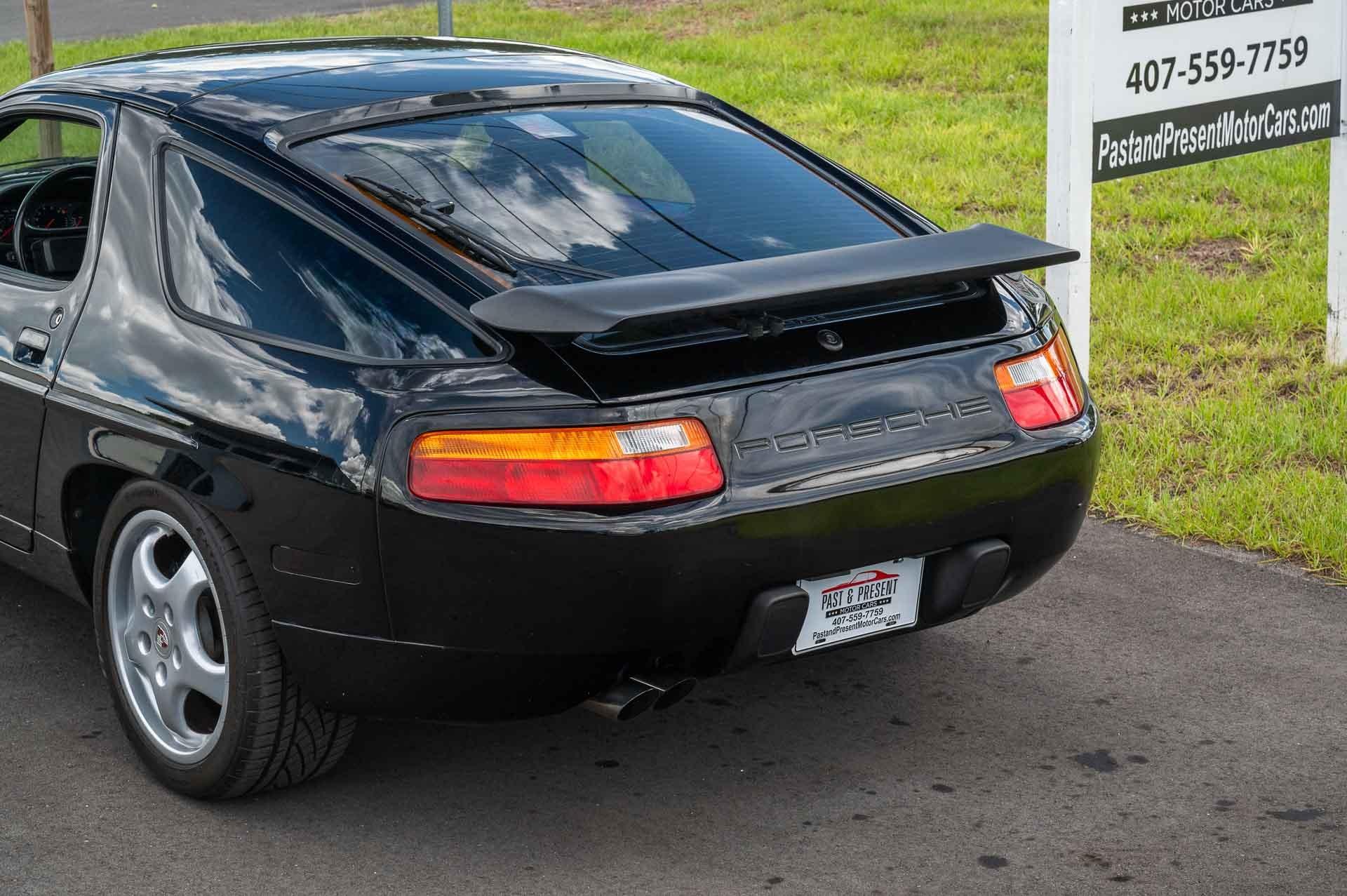 1988 Porsche 928 S4 17