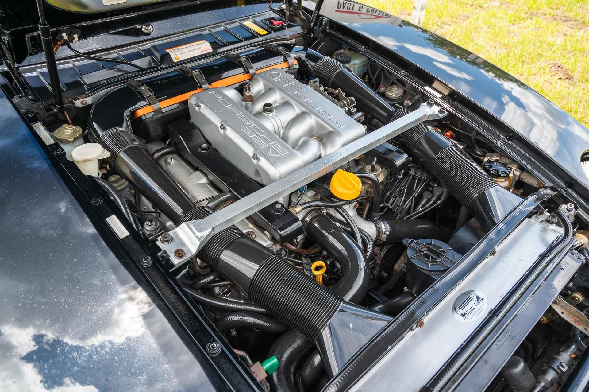 1988 Porsche 928 S4 12