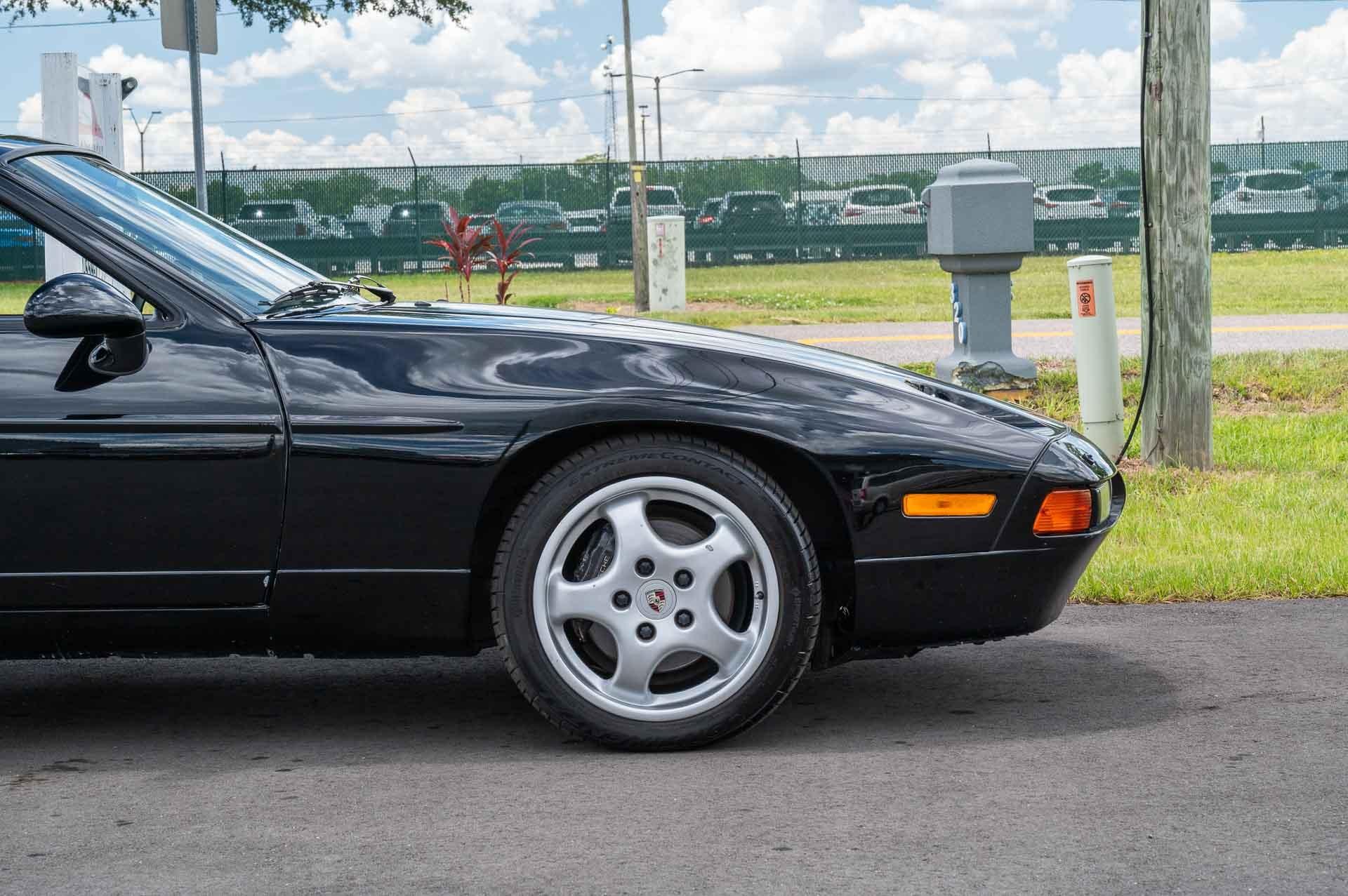 1988 Porsche 928 S4 35