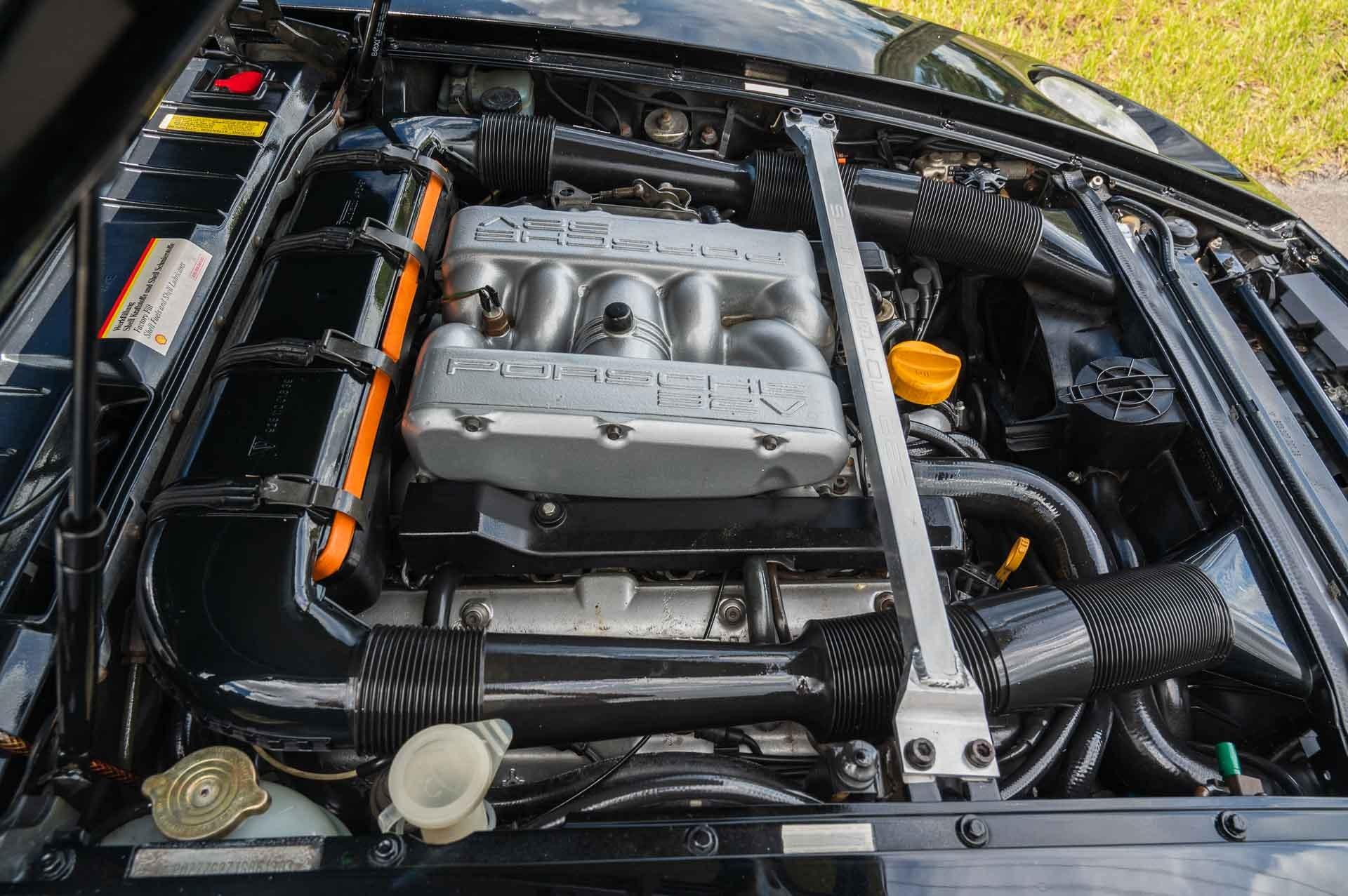 1988 Porsche 928 S4 13