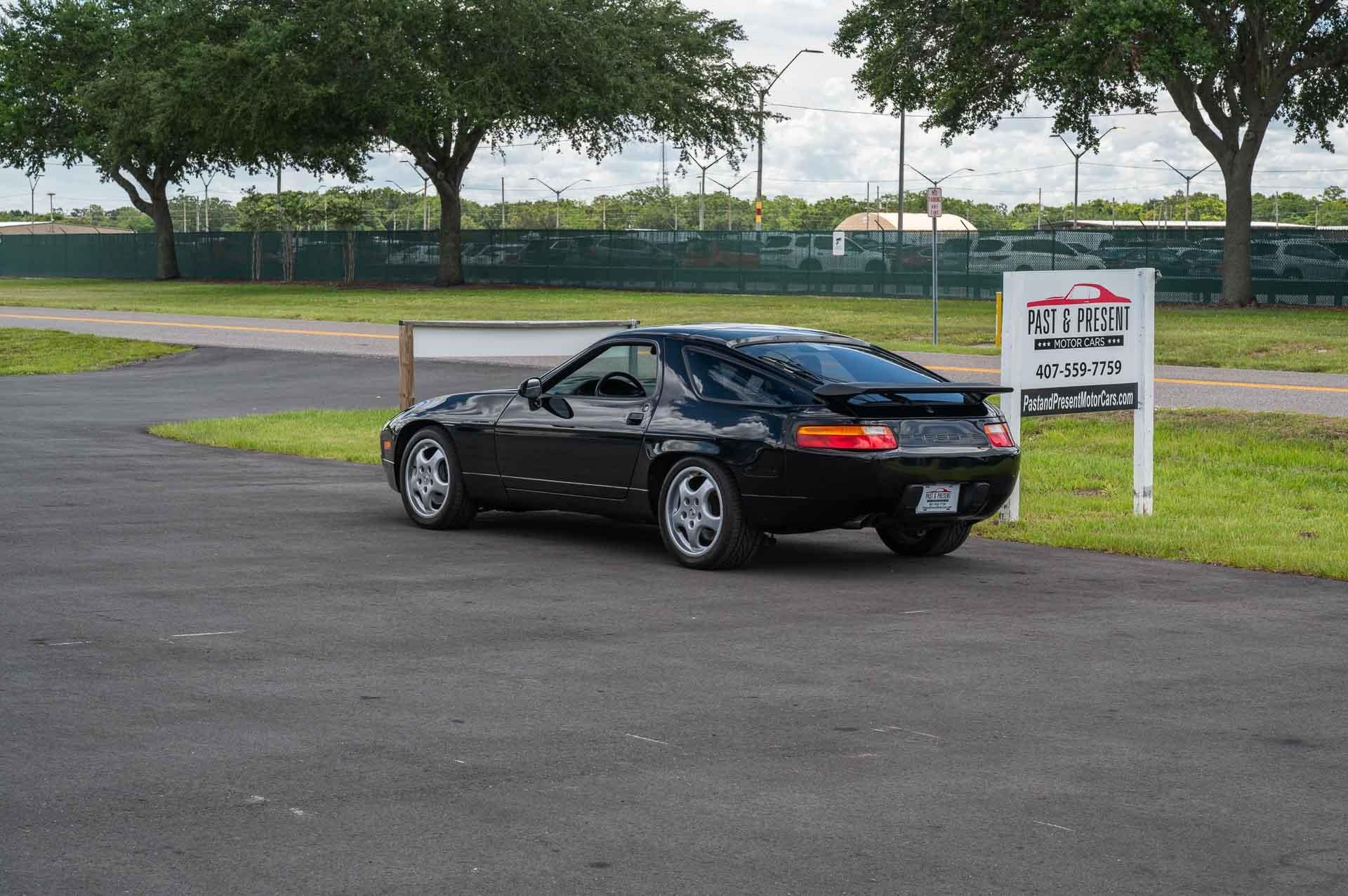 1988 Porsche 928 S4 3